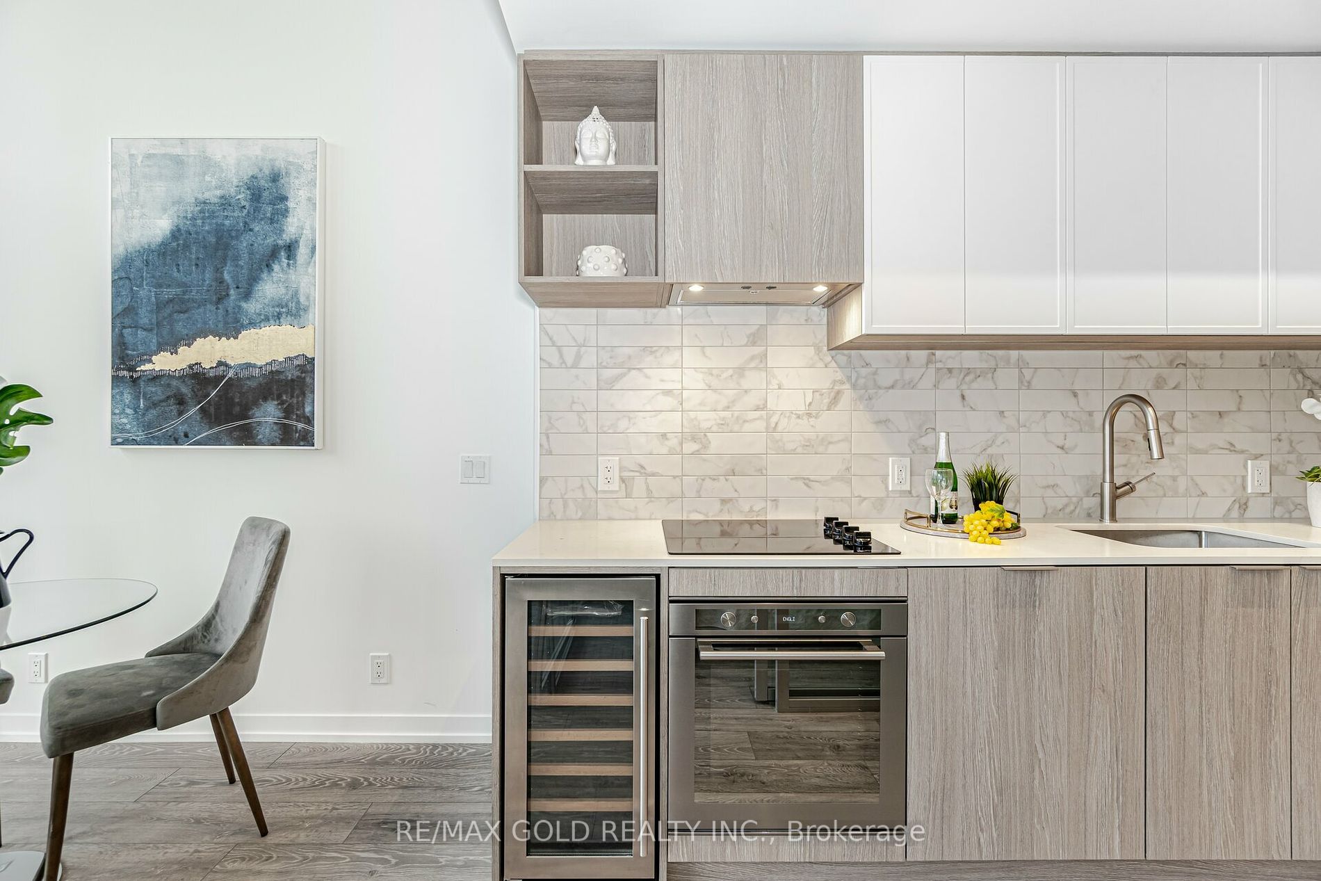 2020 bathurst Street #216