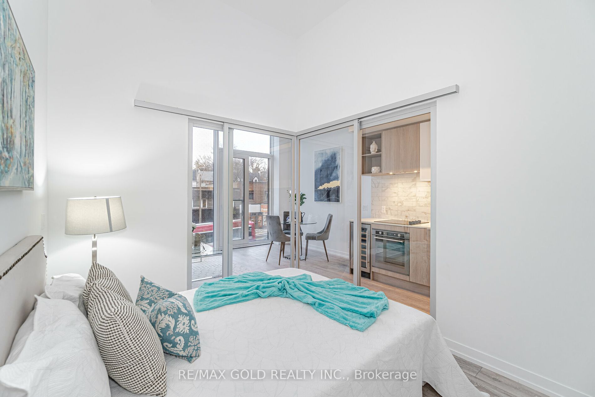 2020 bathurst Street #216