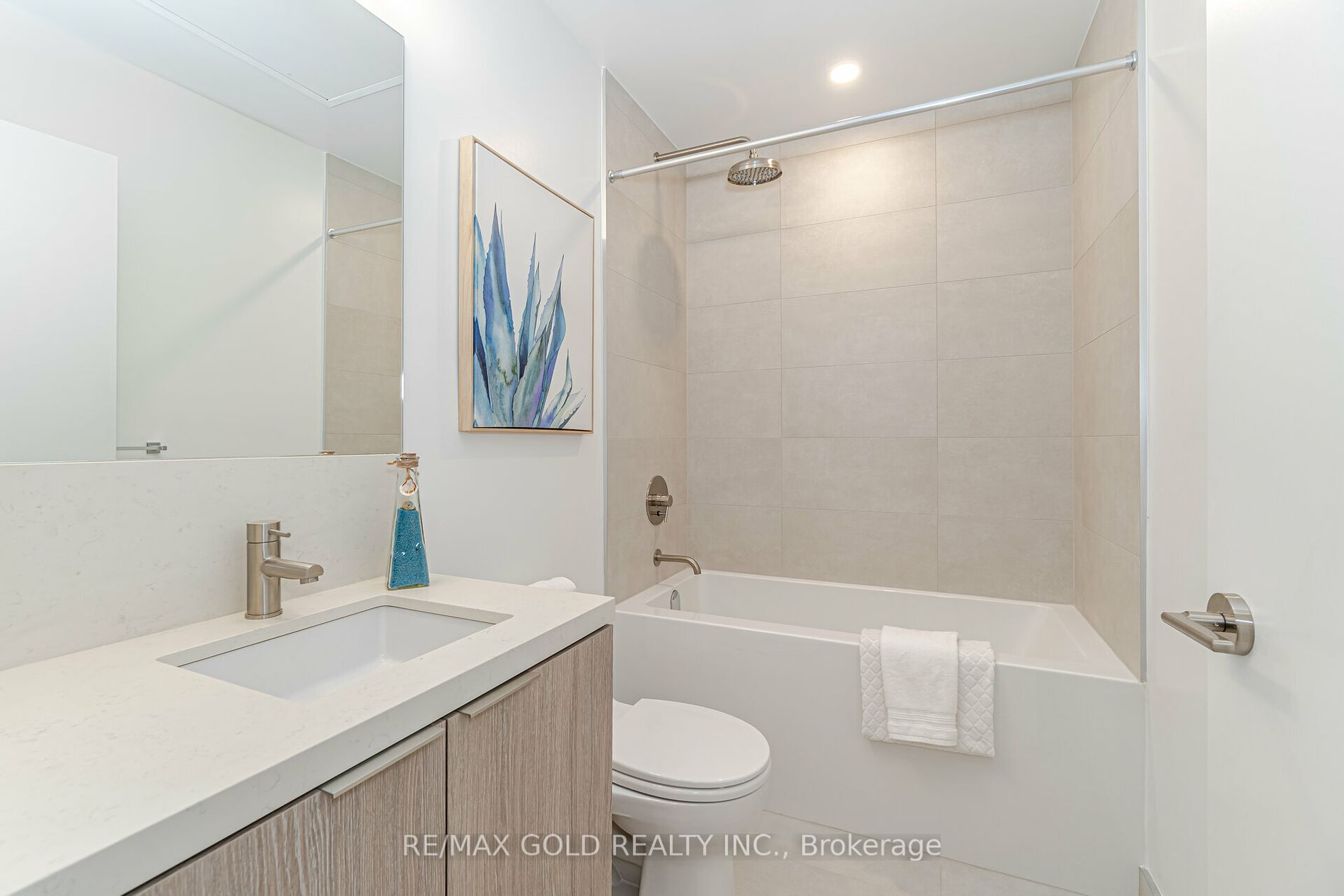 2020 bathurst Street #216