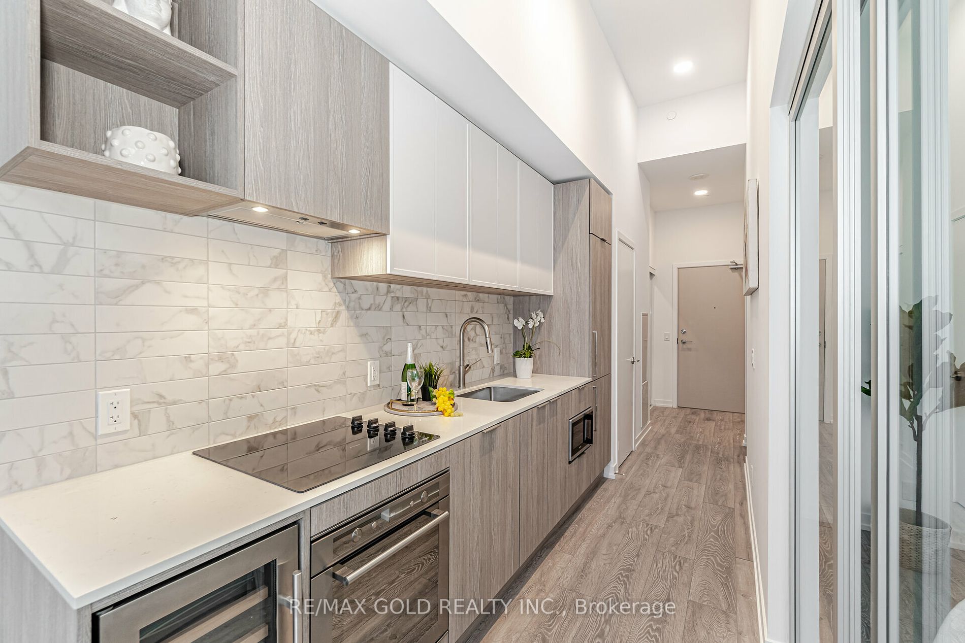 2020 bathurst Street #216