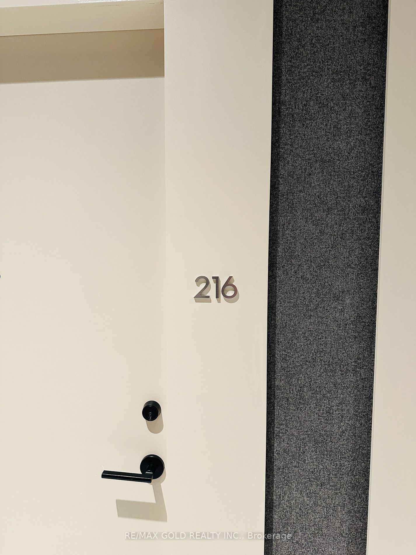 2020 bathurst Street #216