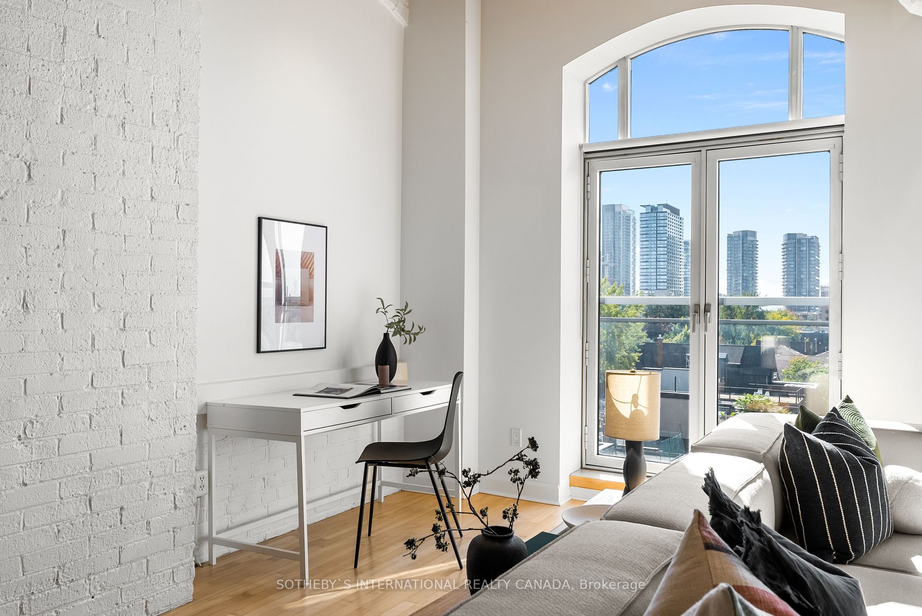 993 Queen Street W, #409