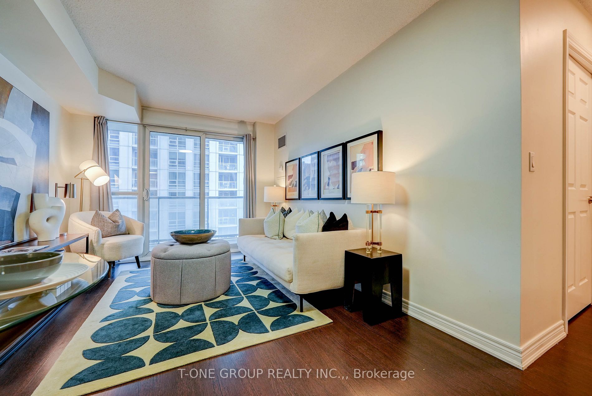 761 Bay St, #914