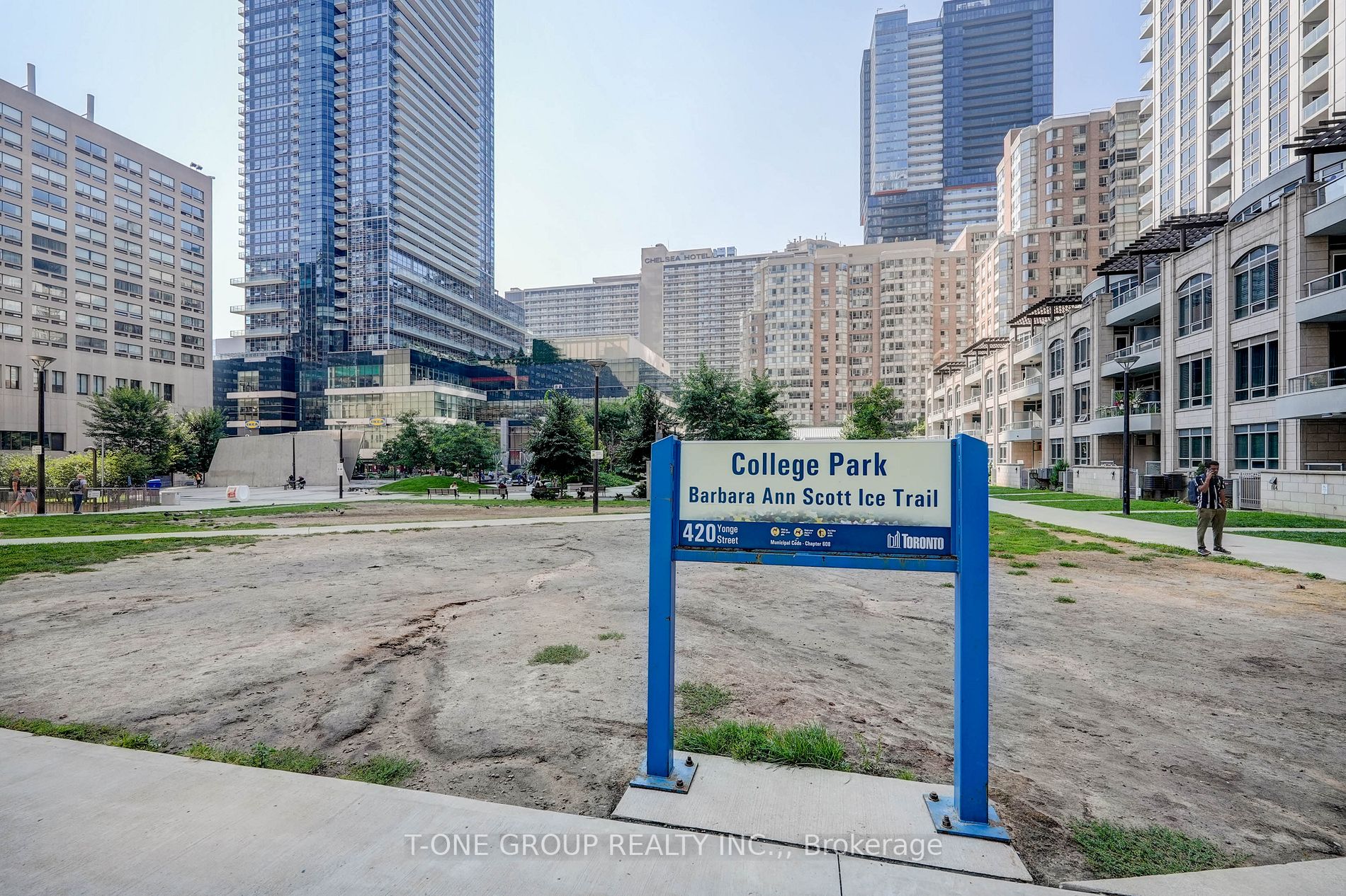 761 Bay St, #914