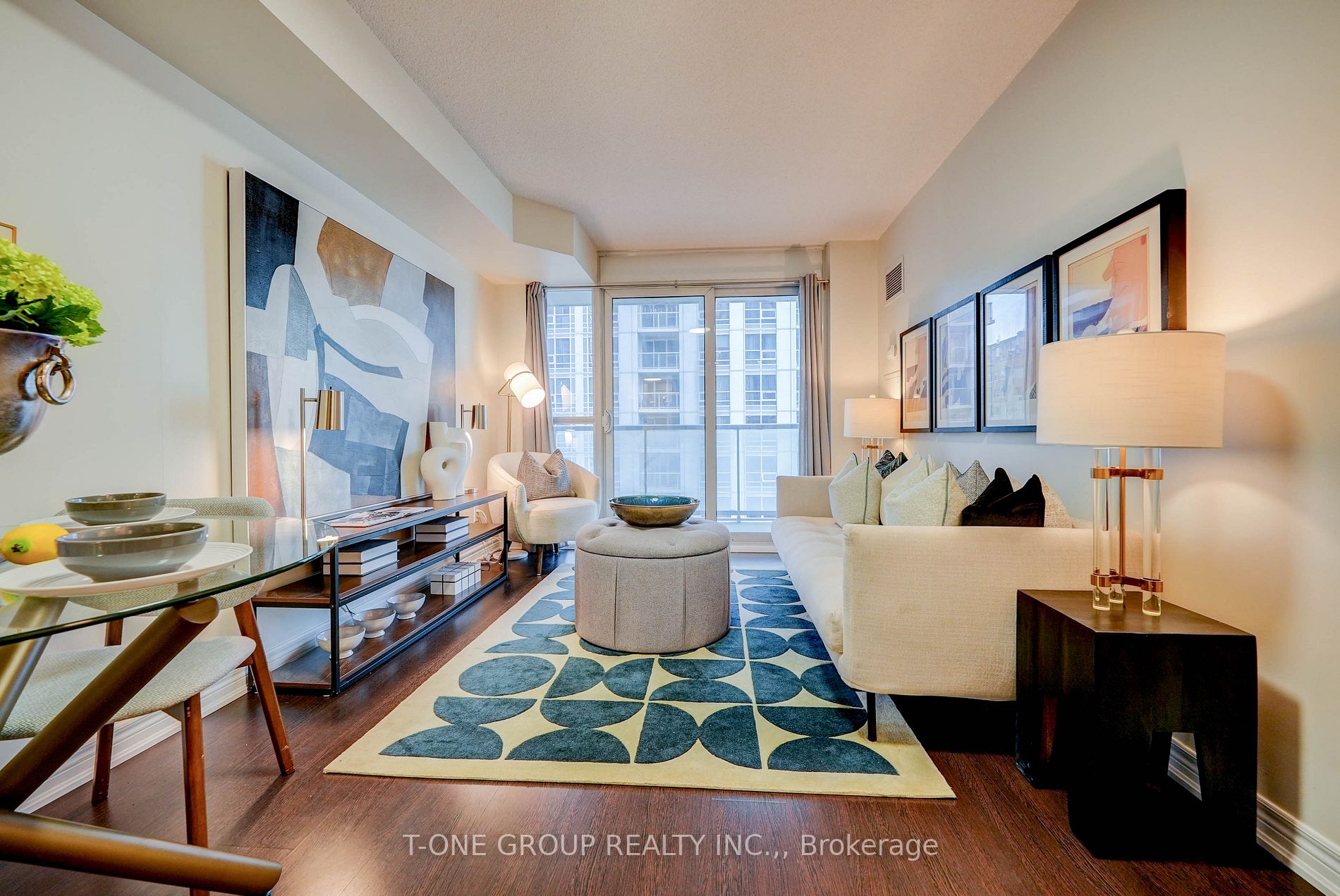 761 Bay St, #914