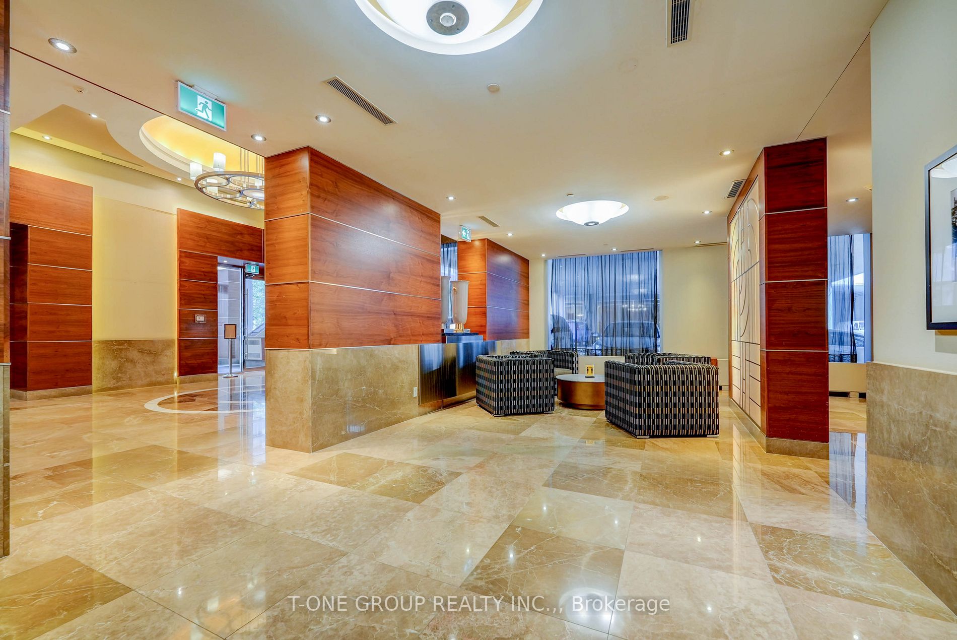 761 Bay St, #914