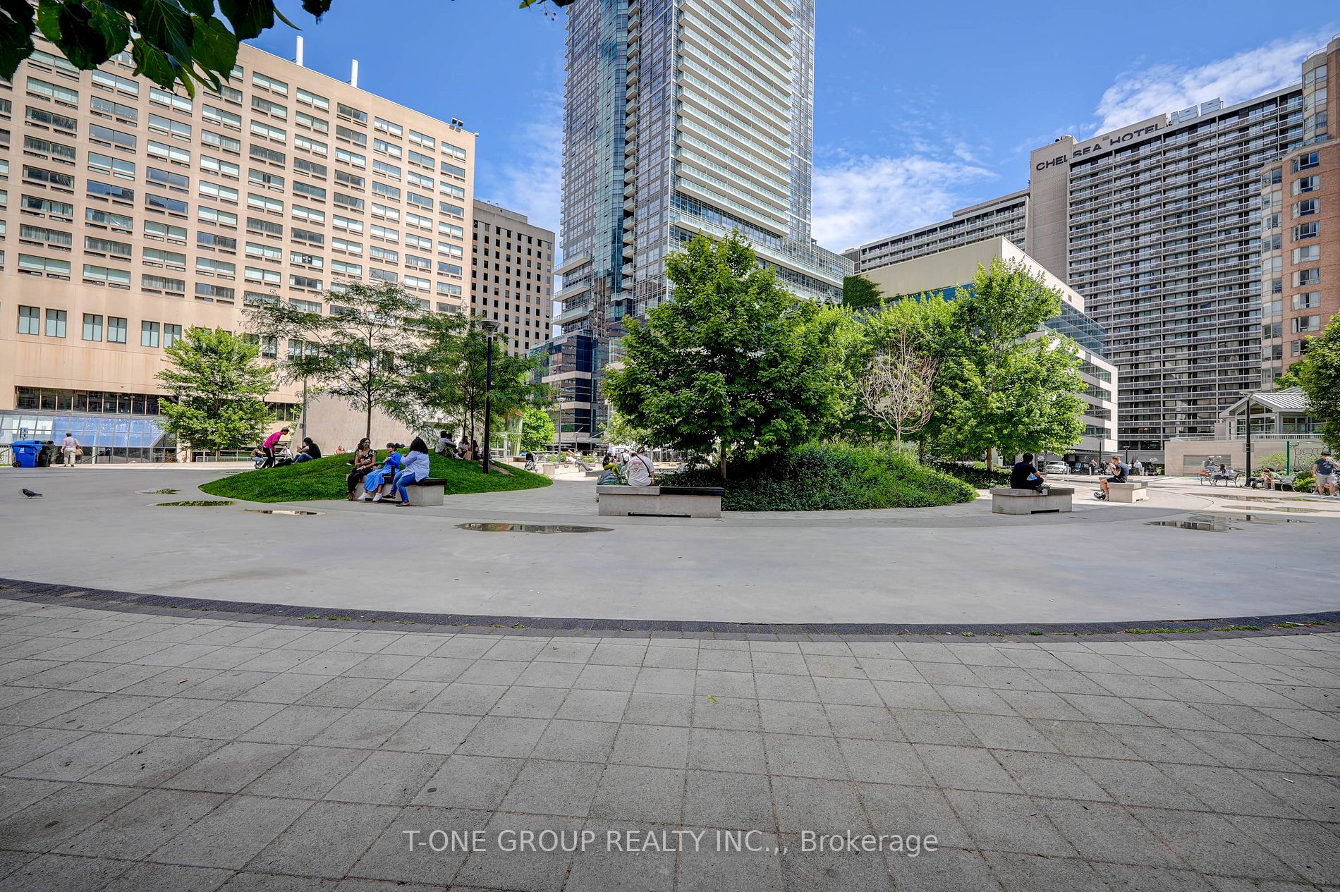761 Bay St, #914