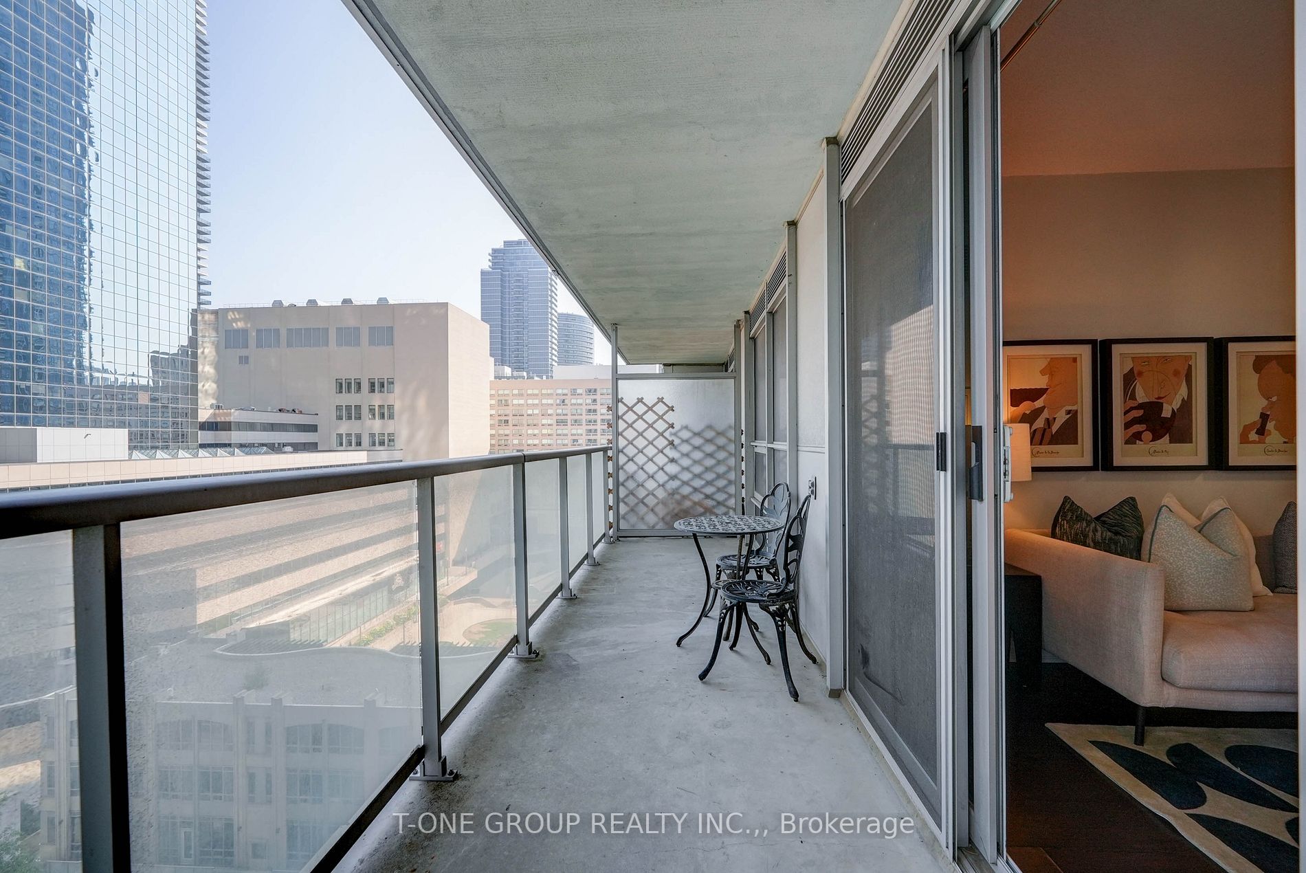 761 Bay St, #914