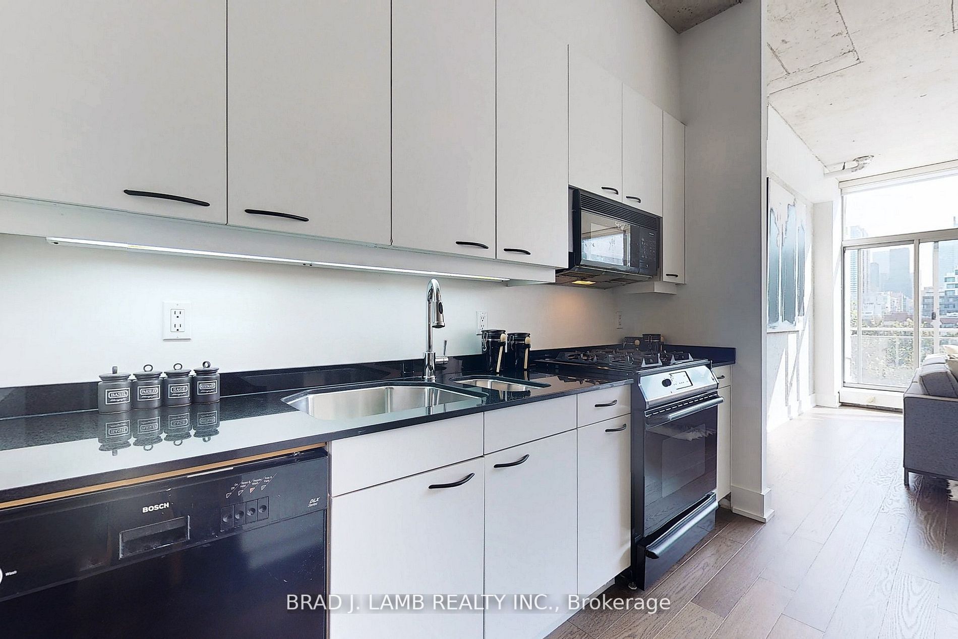 20 Niagara St, #503
