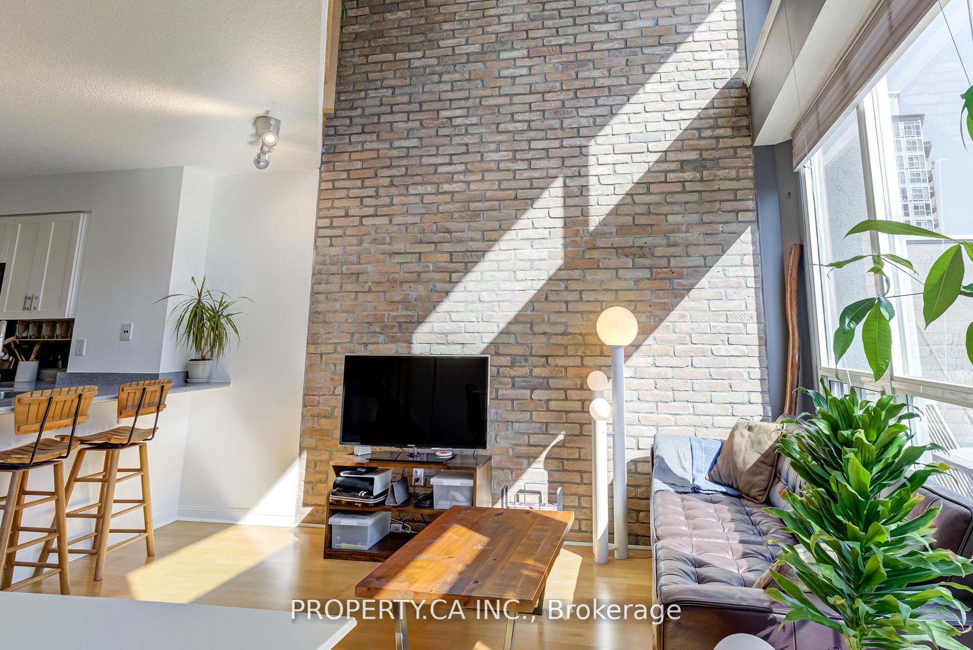 1029 King St W, #202