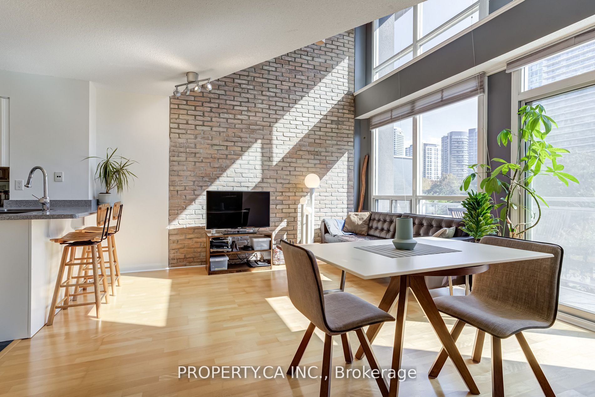 1029 King St W, #202