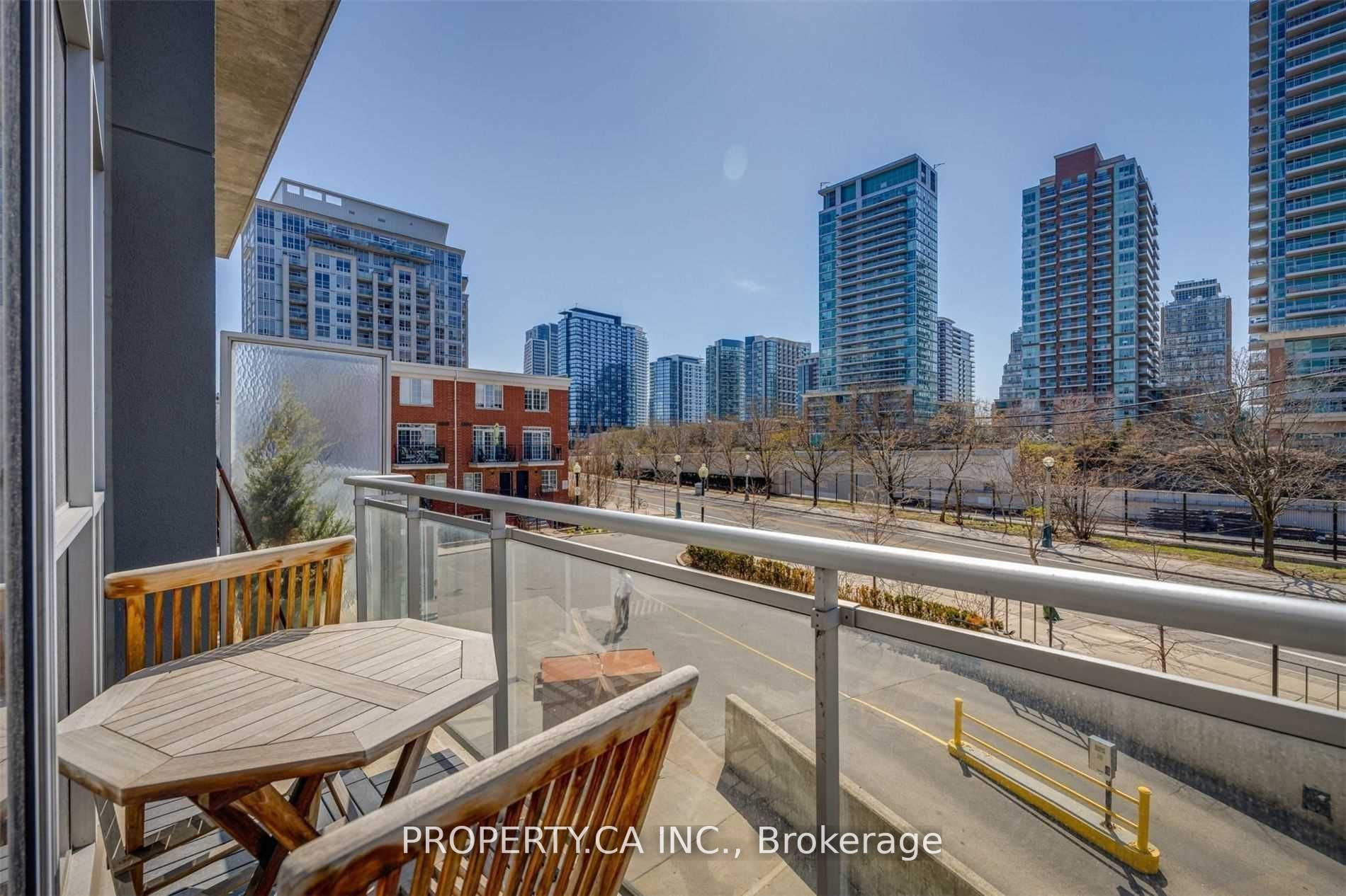 1029 King St W, #202