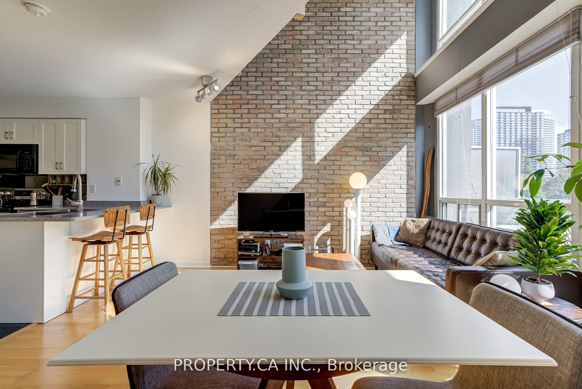 1029 King St W, #202