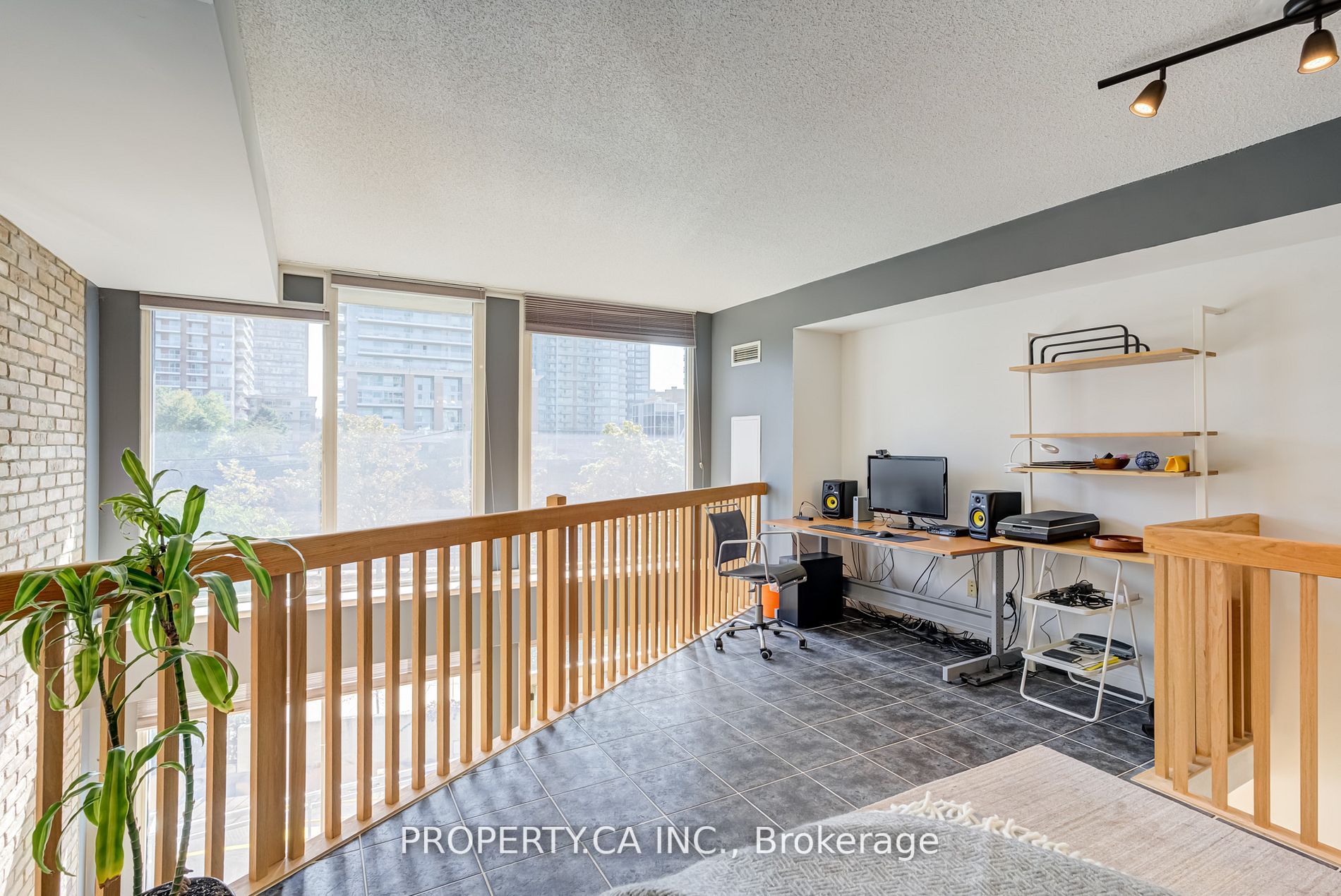 1029 King St W, #202