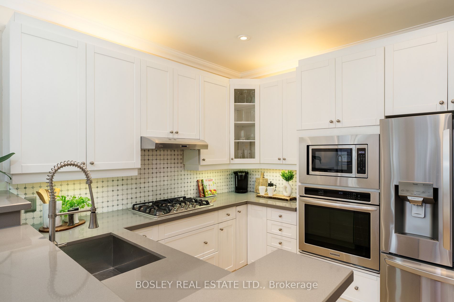 7 Vanderhoof Avenue