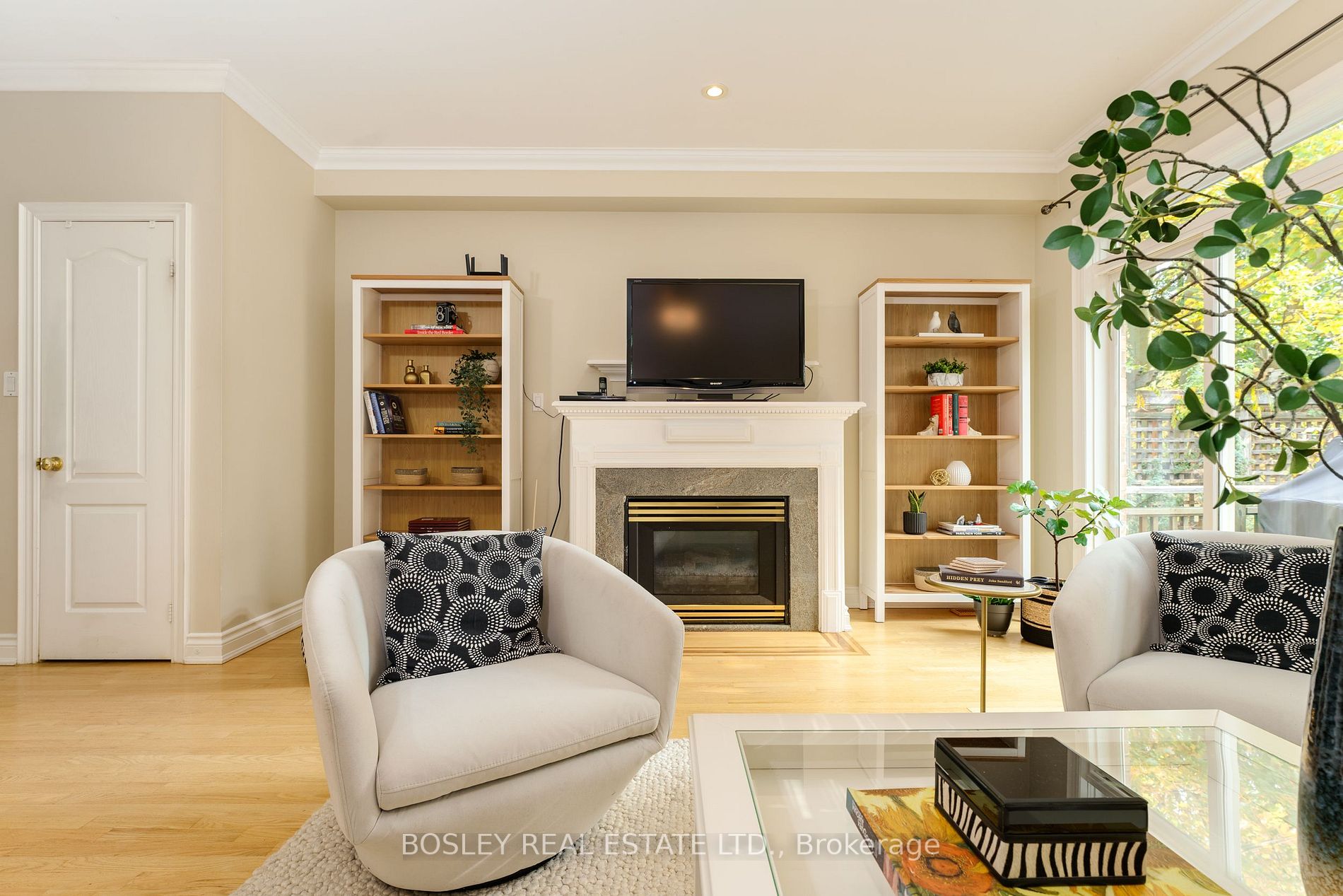 7 Vanderhoof Avenue