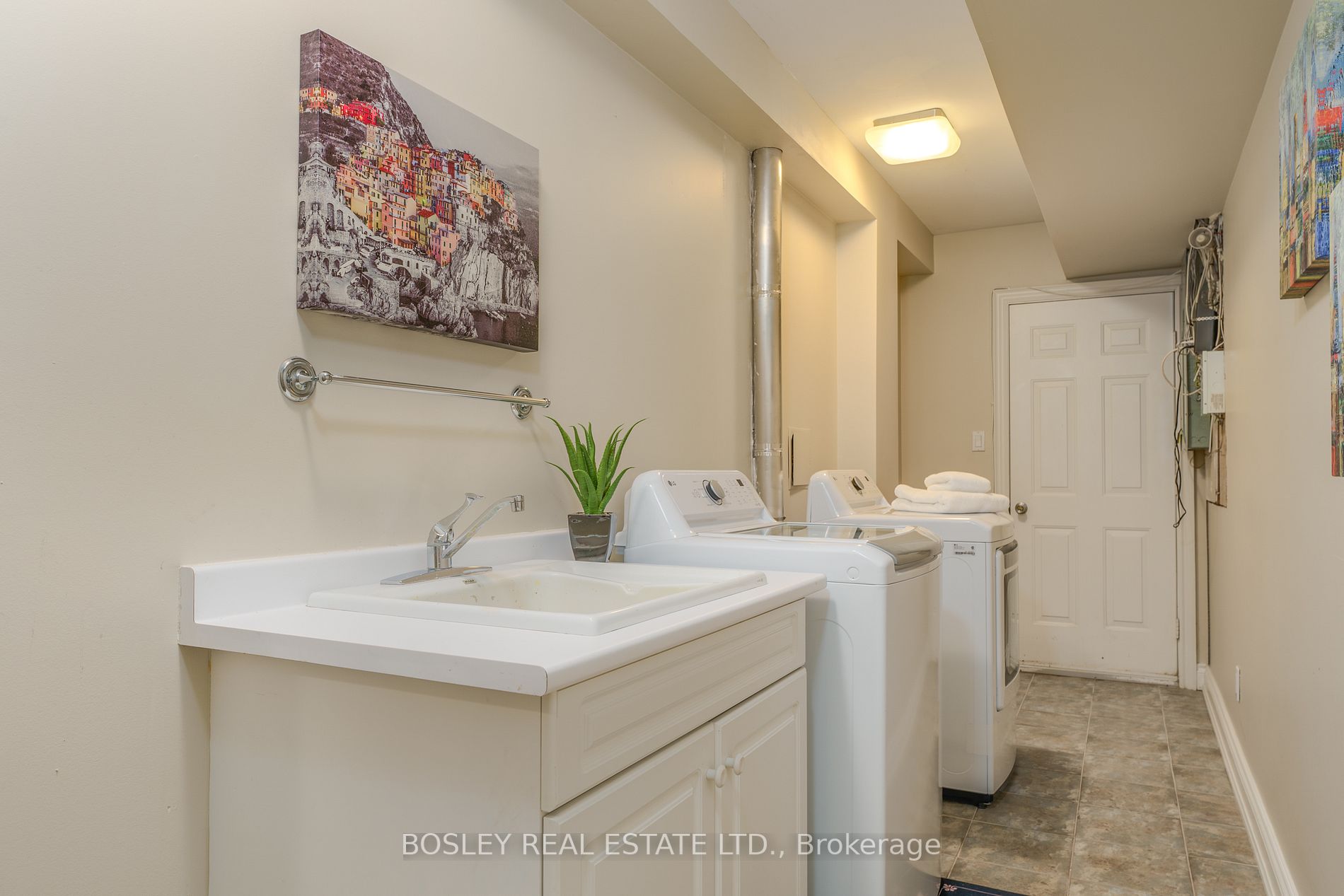 7 Vanderhoof Avenue