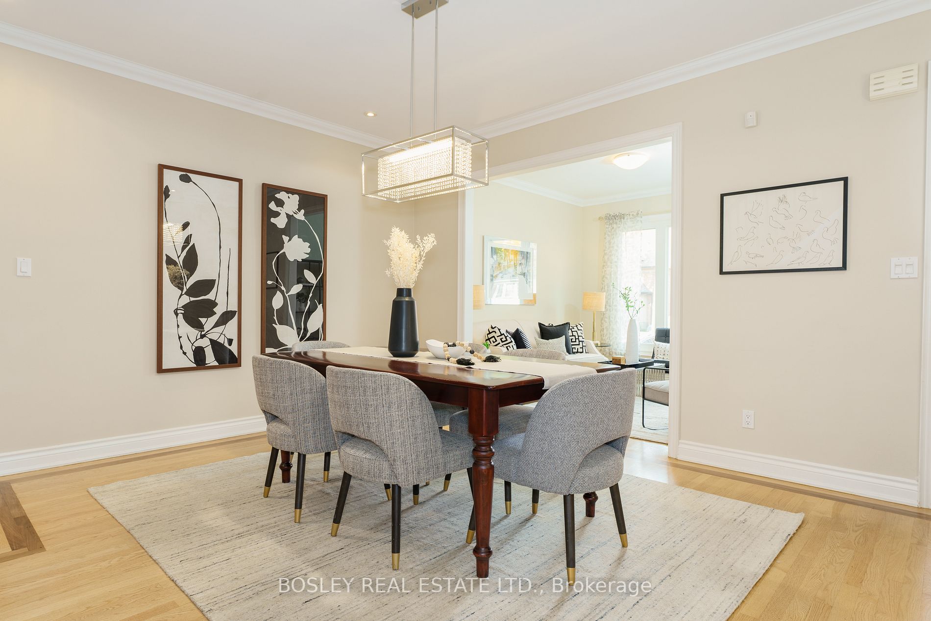 7 Vanderhoof Avenue