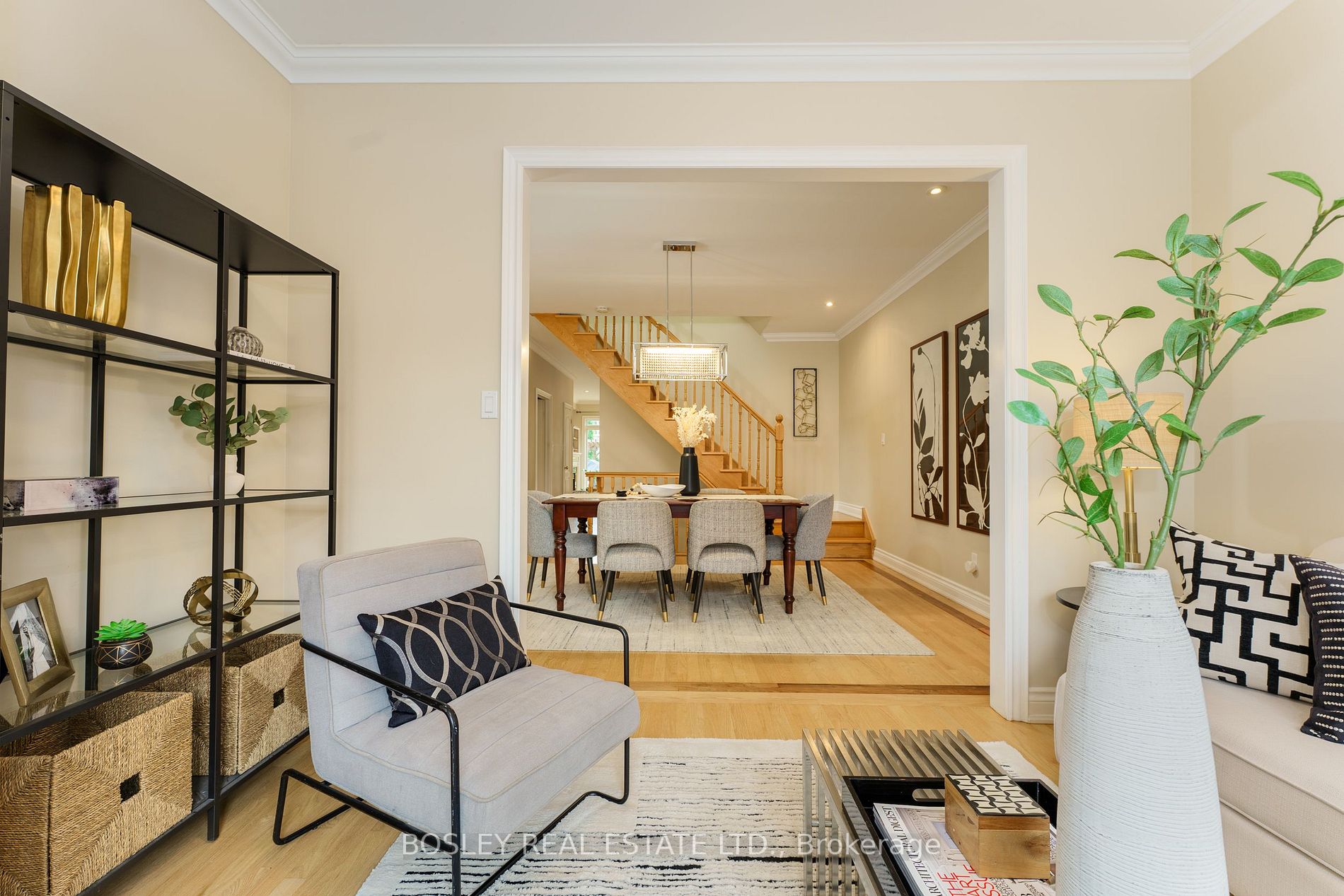 7 Vanderhoof Avenue
