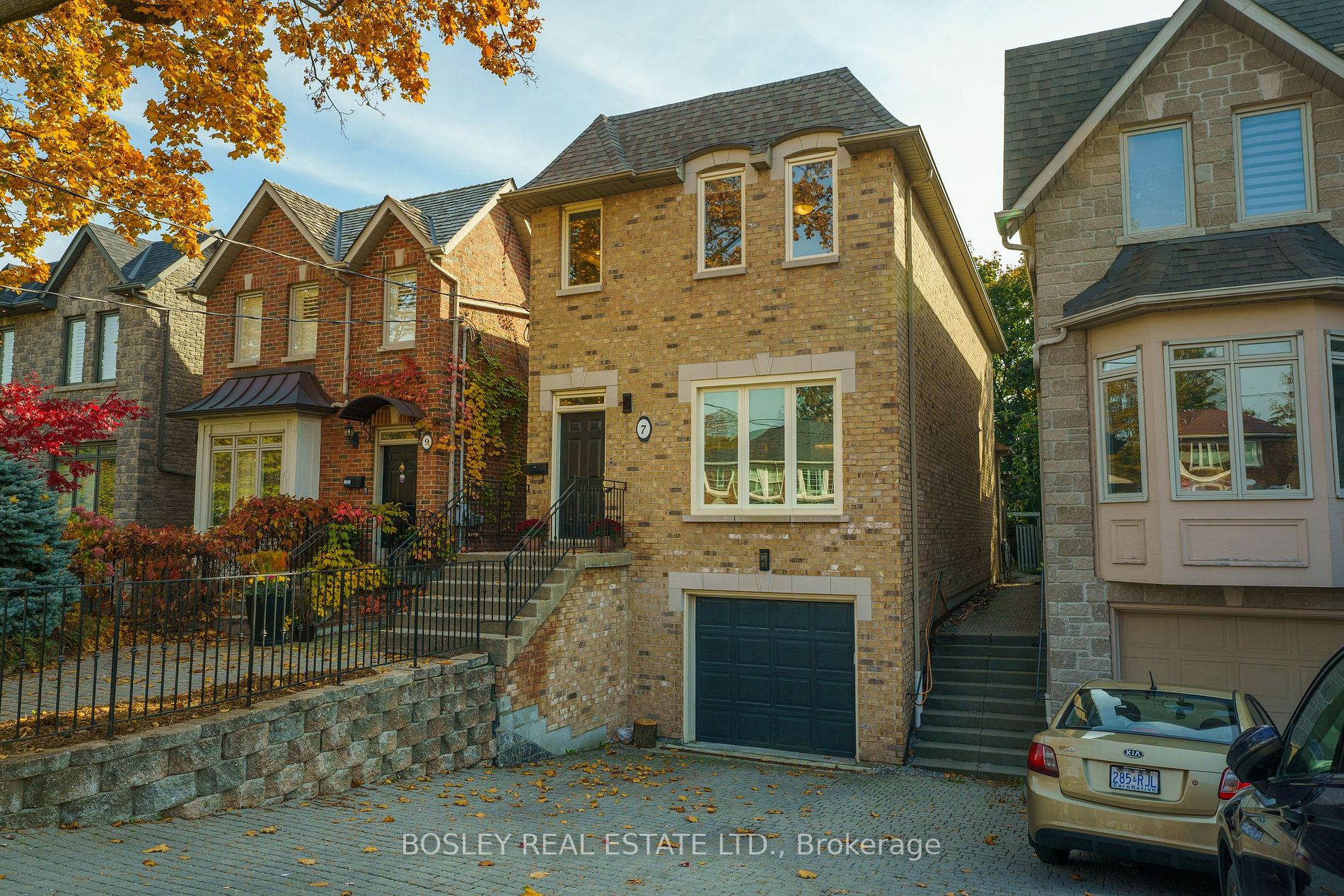 7 Vanderhoof Avenue