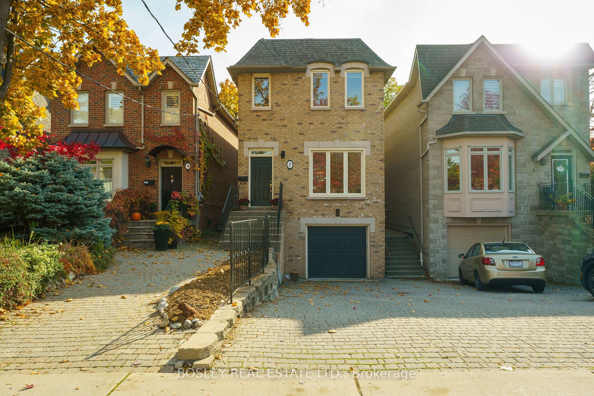 7 Vanderhoof Avenue