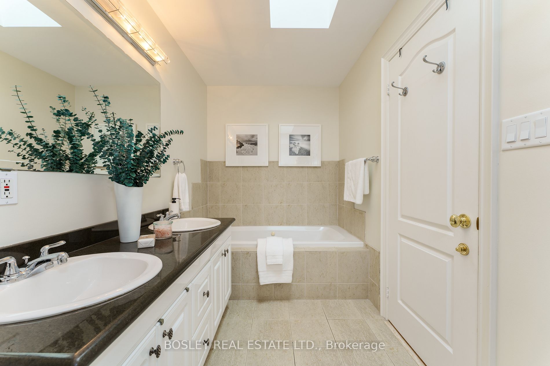 7 Vanderhoof Avenue