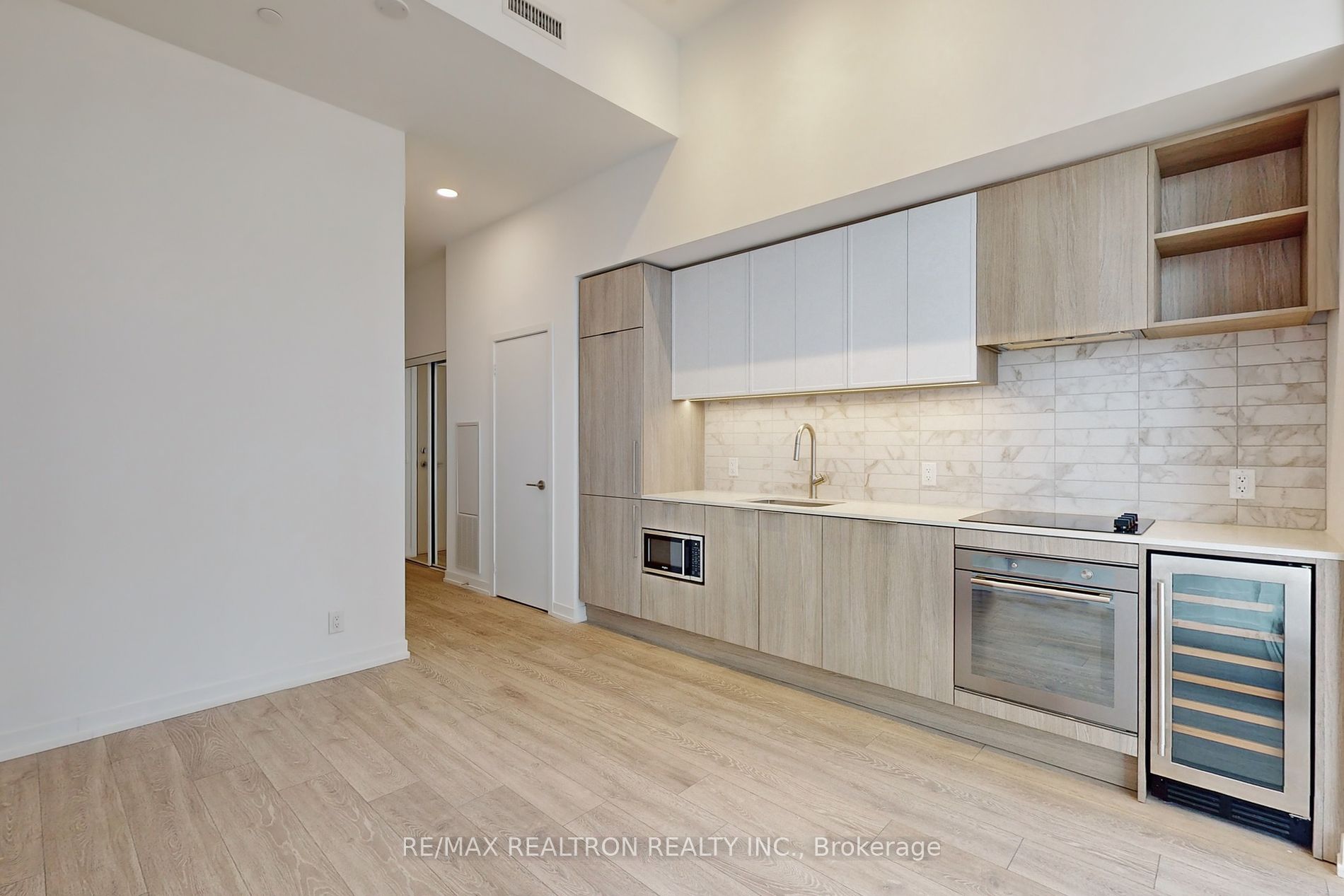 2020 Bathurst St, #225