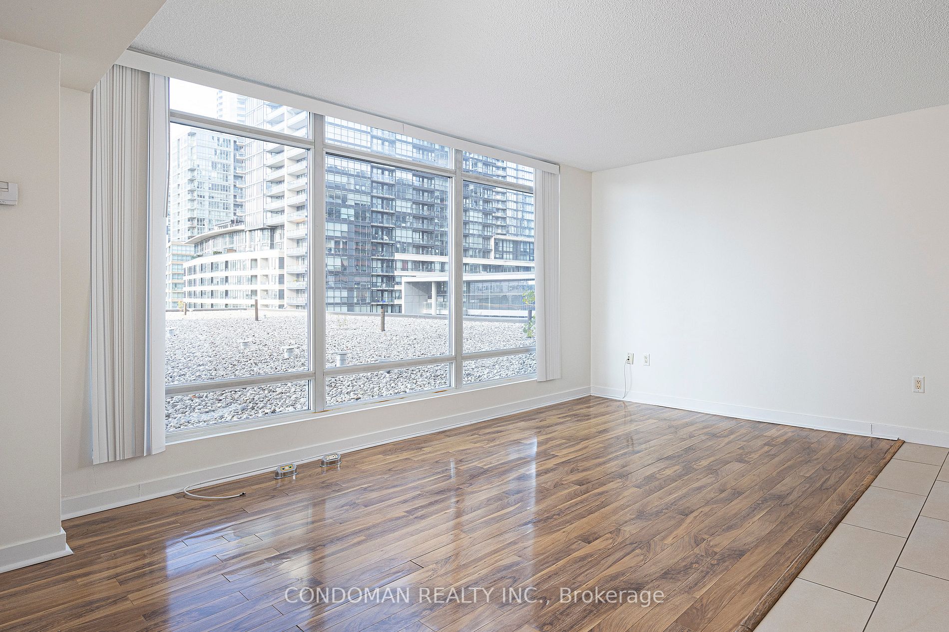 15 Brunel Crt, #706