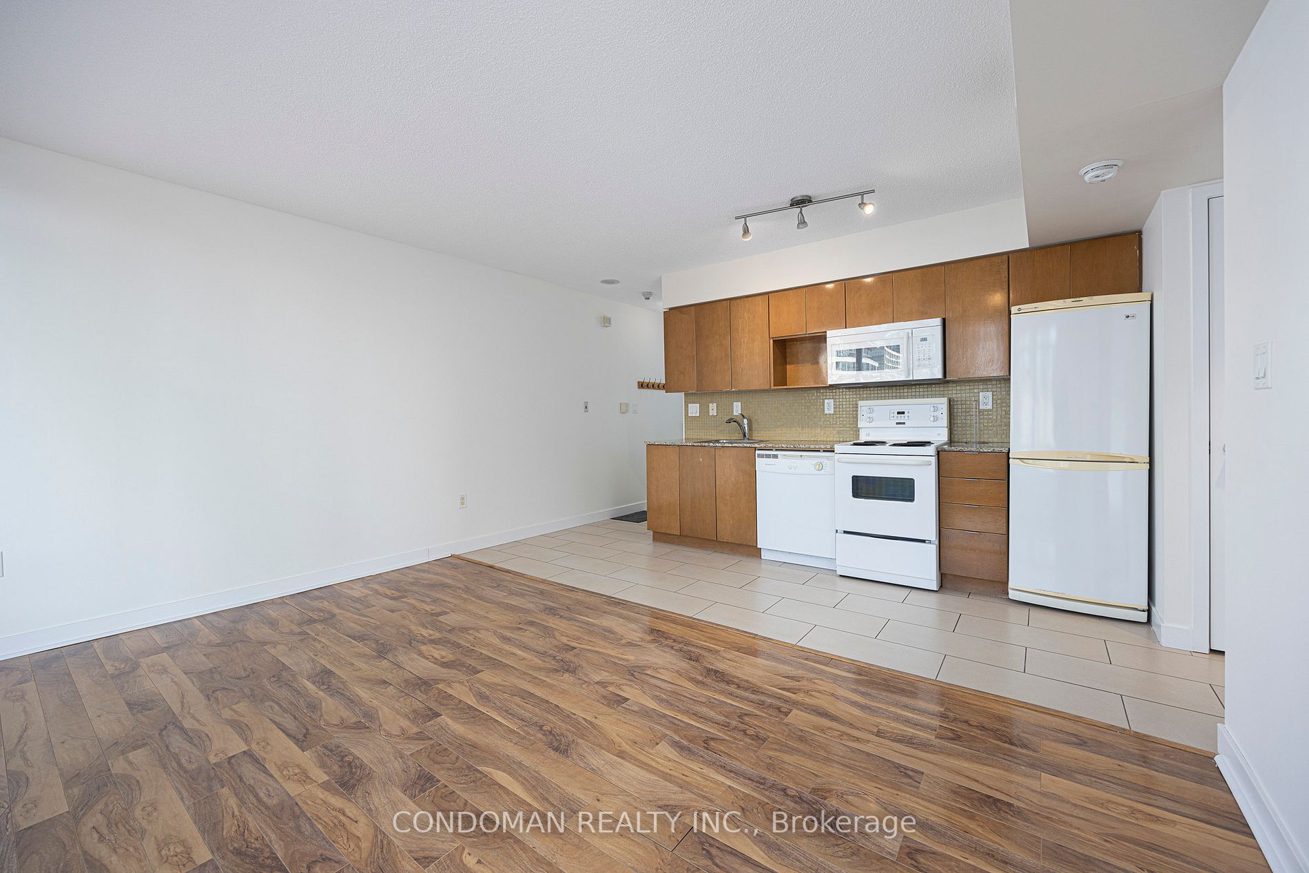 15 Brunel Crt, #706