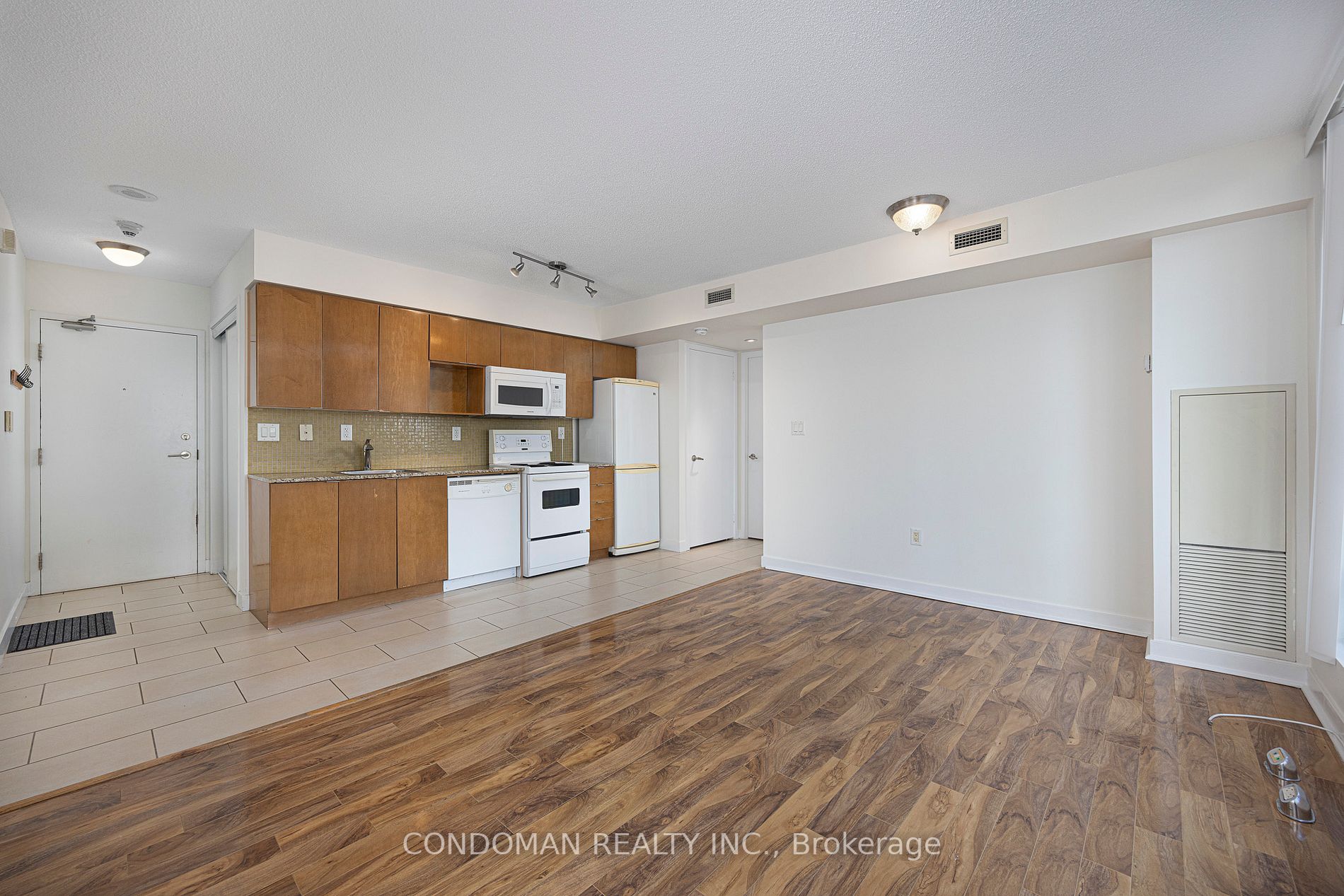 15 Brunel Crt, #706