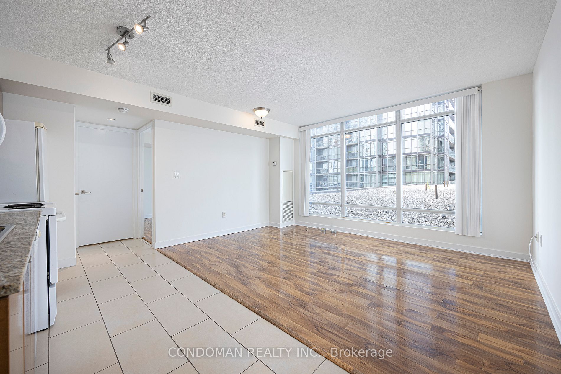 15 Brunel Crt, #706