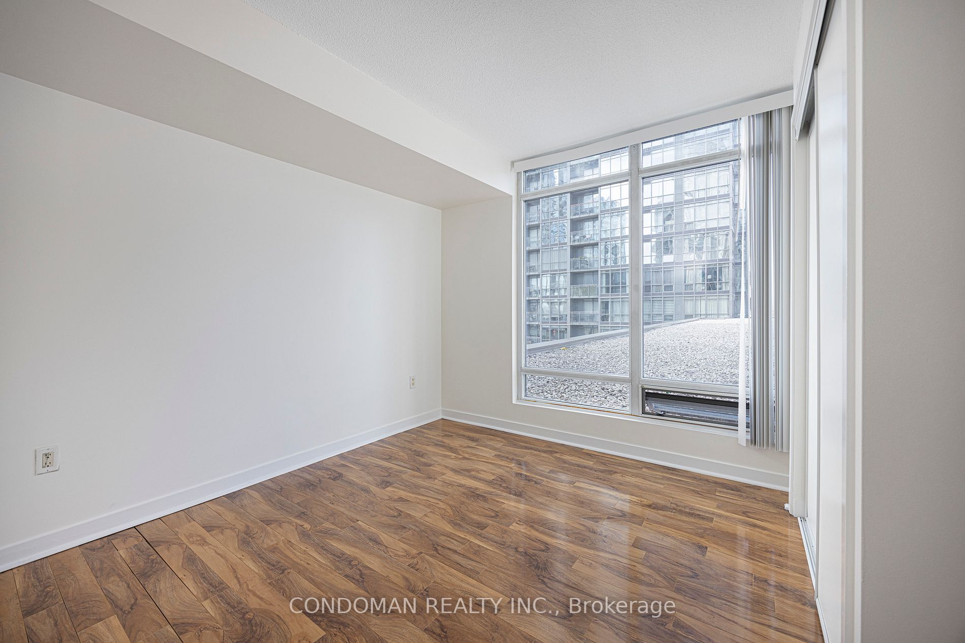 15 Brunel Crt, #706
