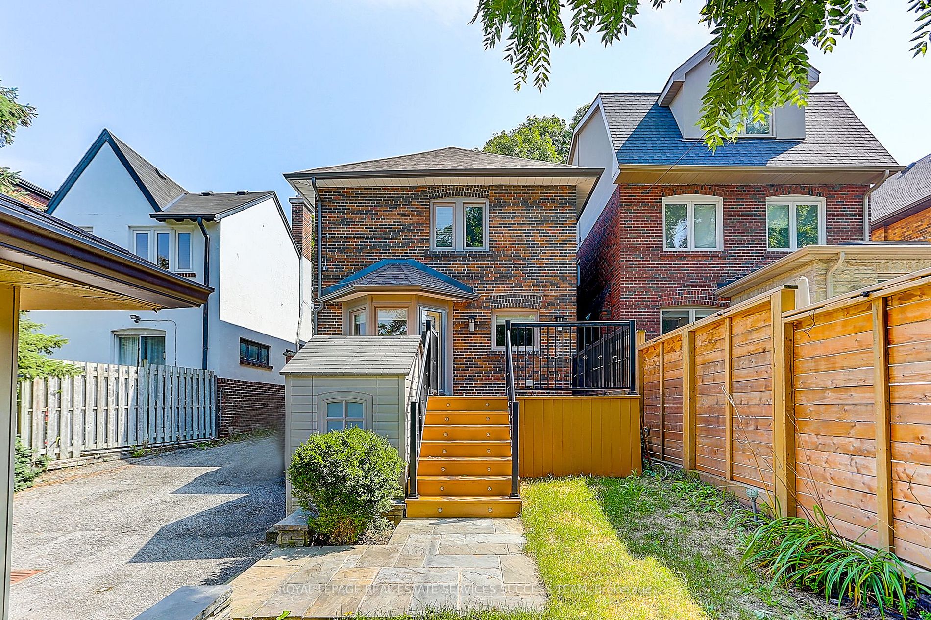 370 Rosewell Ave