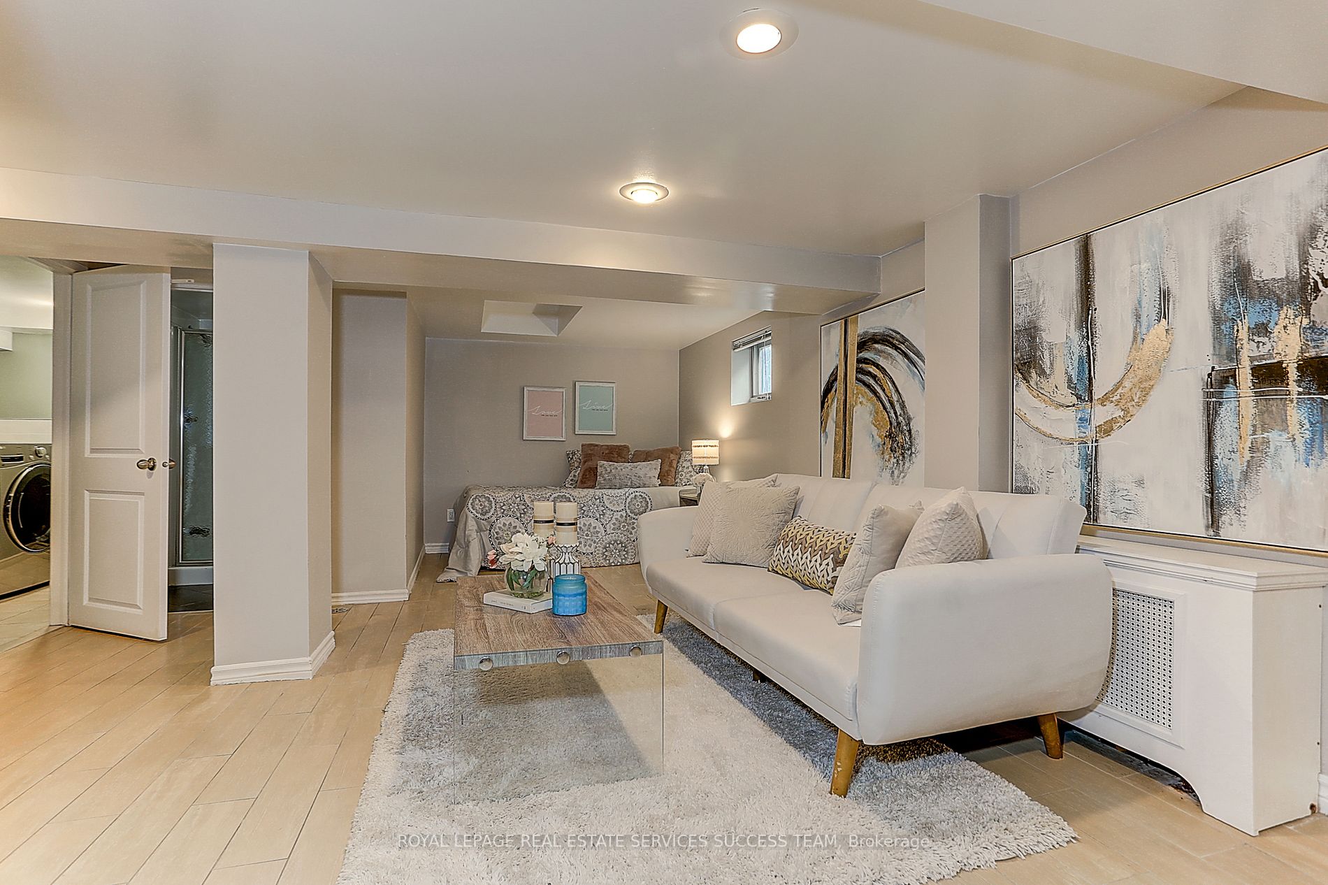 370 Rosewell Ave