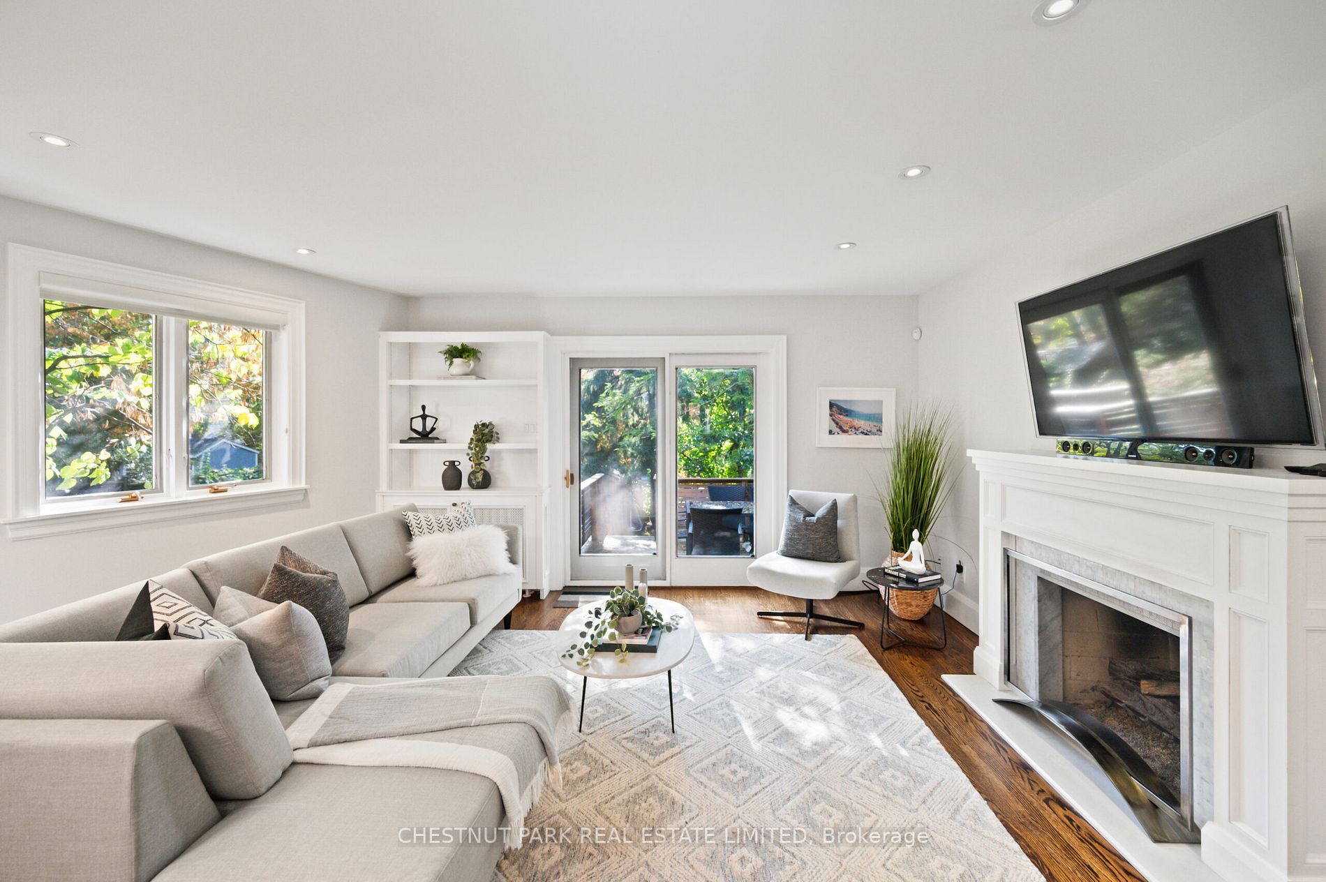409 Castlefield Ave