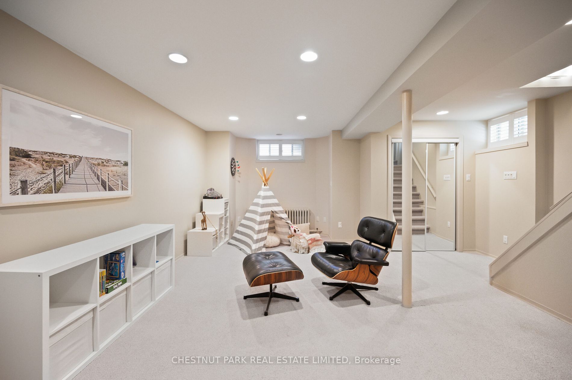 409 Castlefield Ave