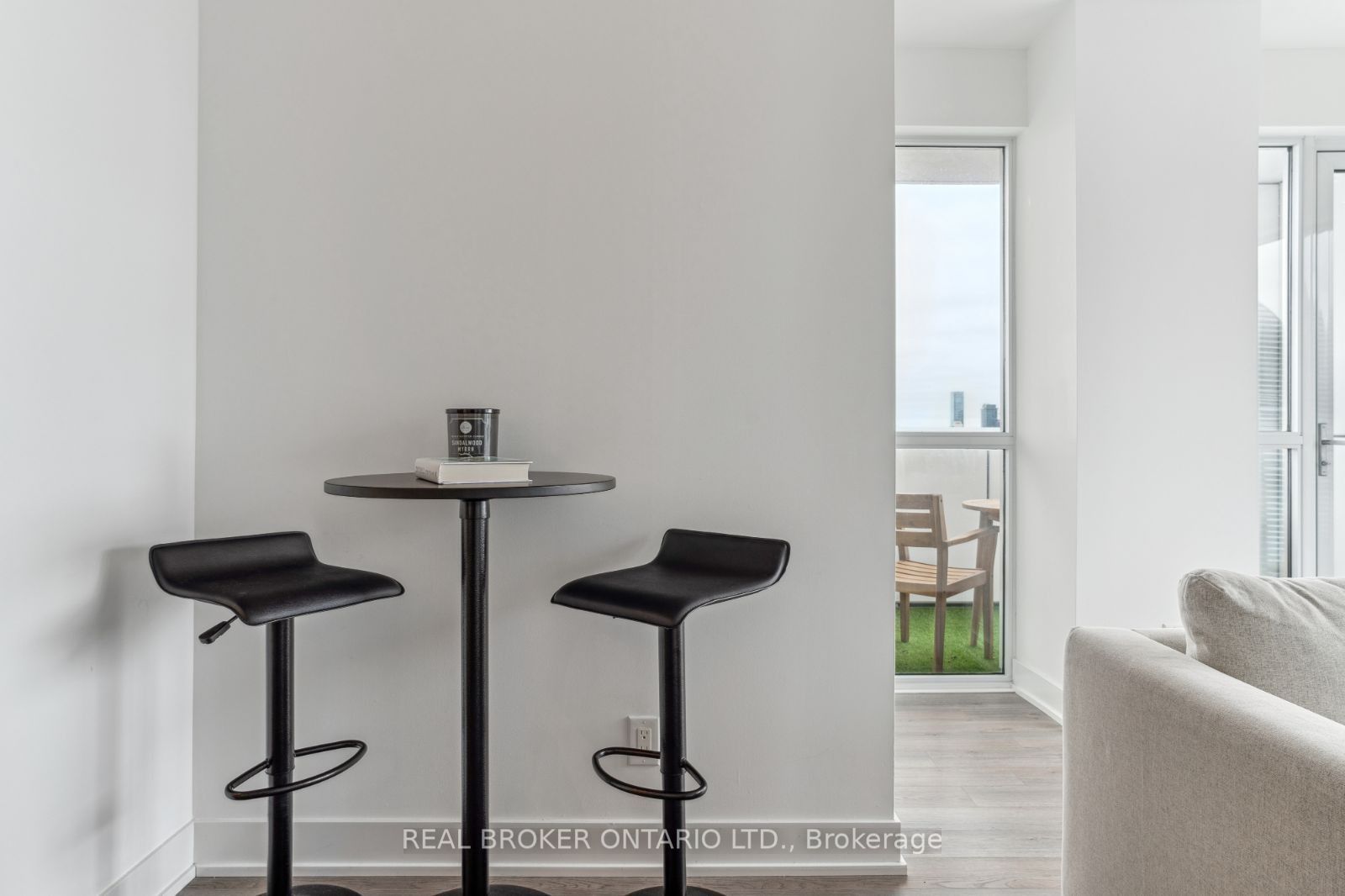 318 Richmond St W, #3702