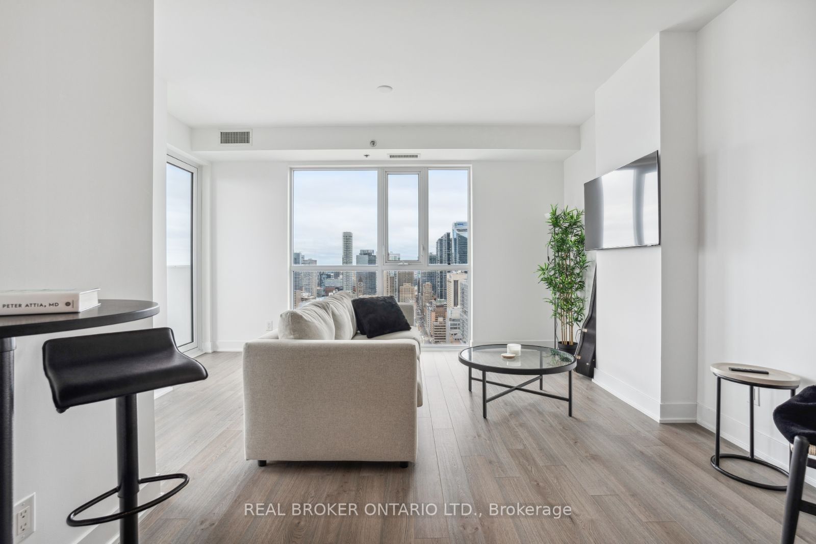 318 Richmond St W, #3702