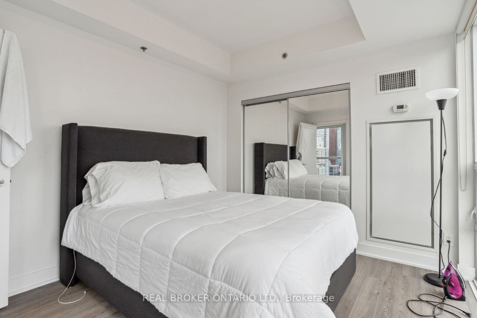 318 Richmond St W, #3702