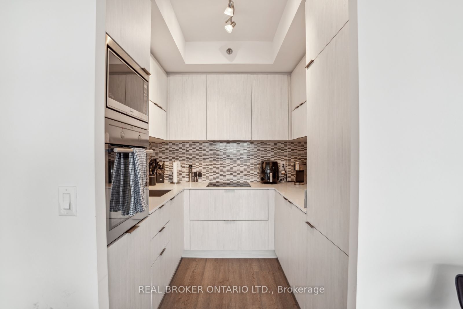 318 Richmond St W, #3702