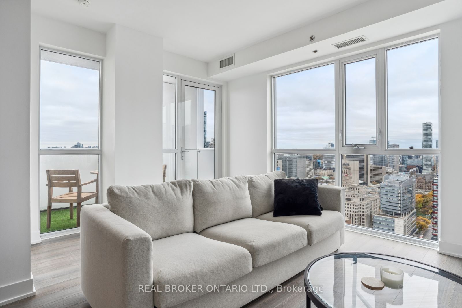 318 Richmond St W, #3702