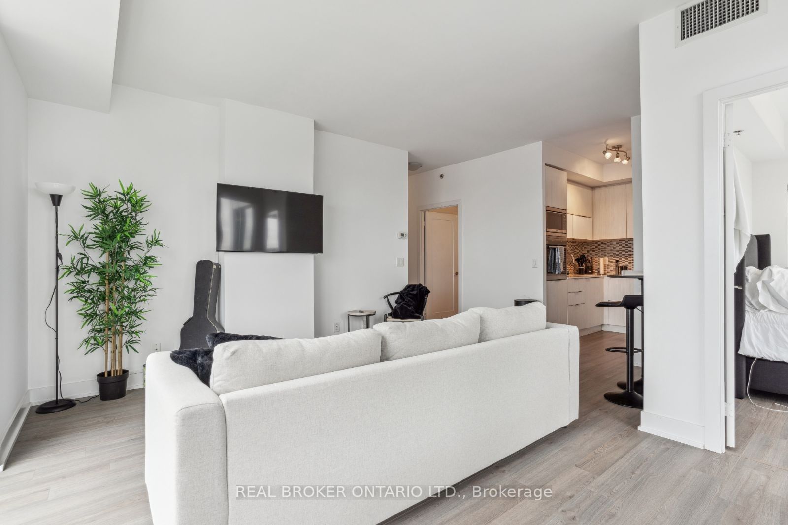 318 Richmond St W, #3702