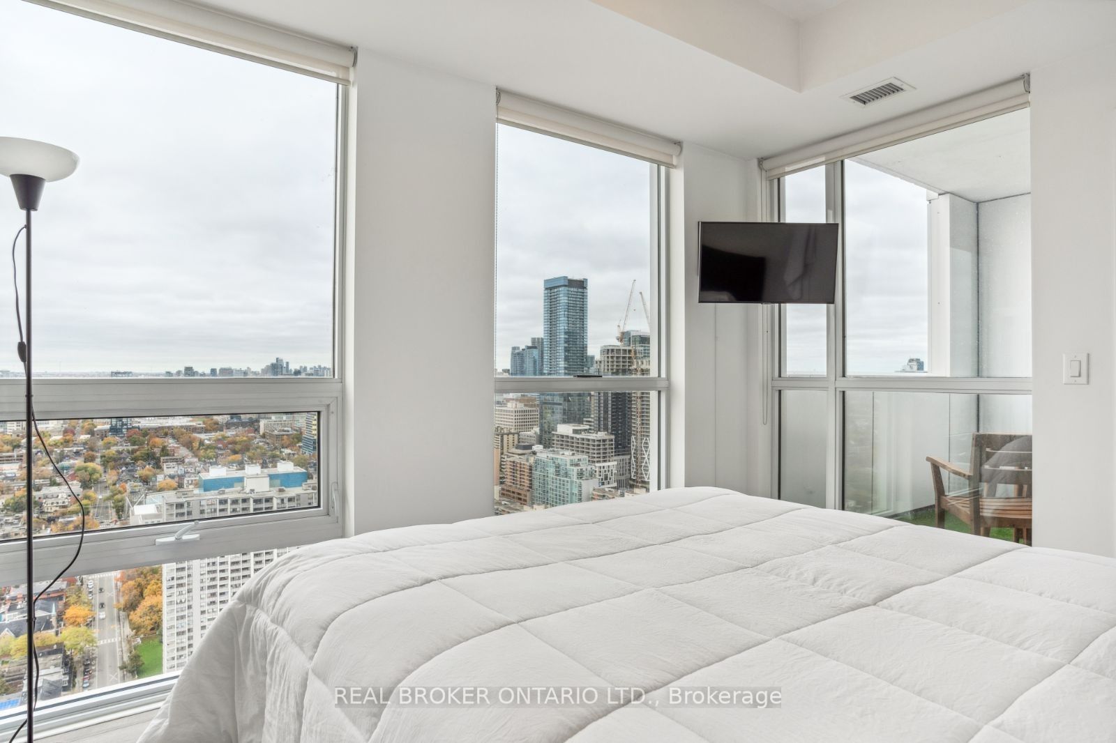318 Richmond St W, #3702