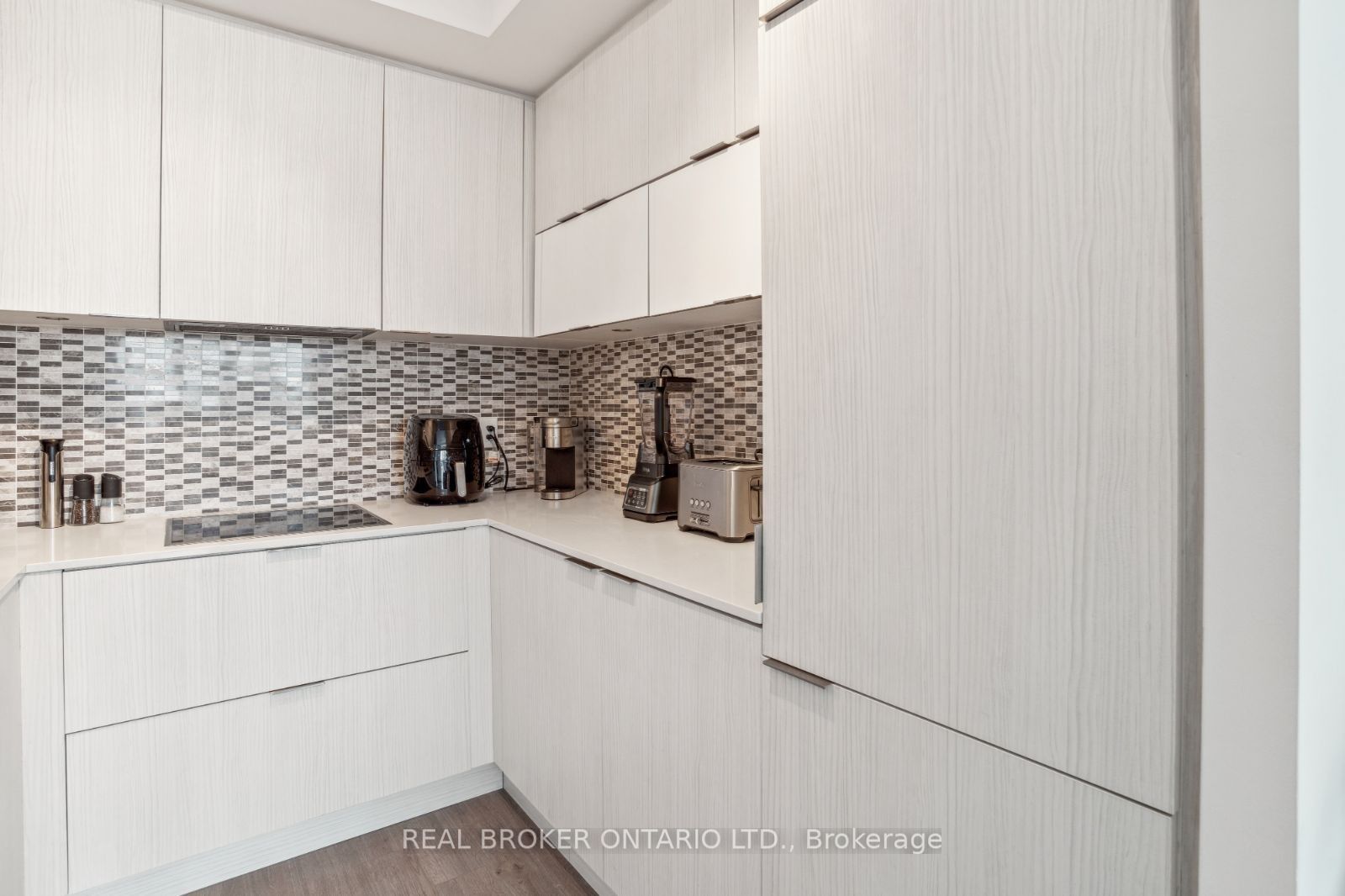 318 Richmond St W, #3702