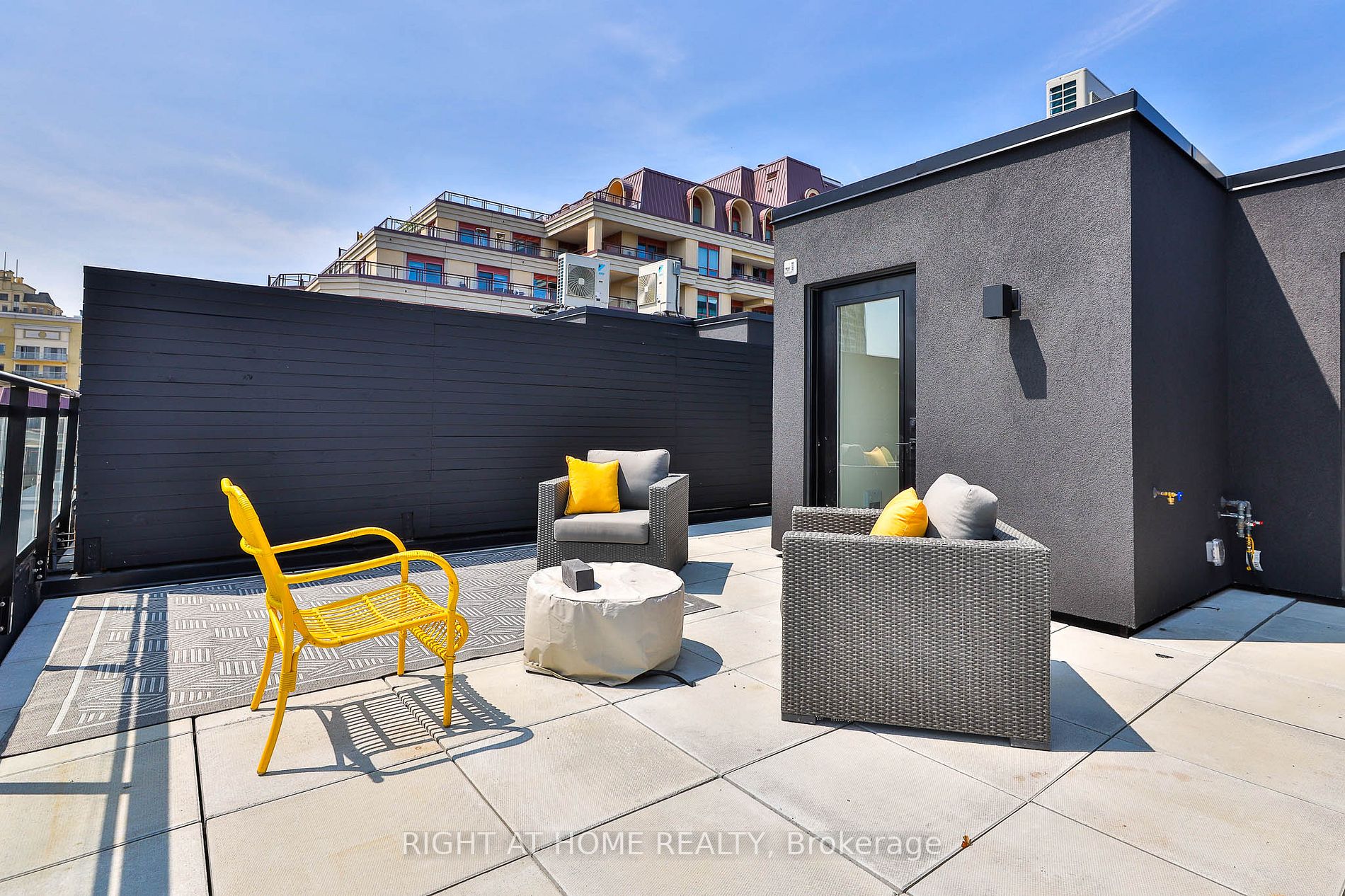 12 dervock Crescent, #7