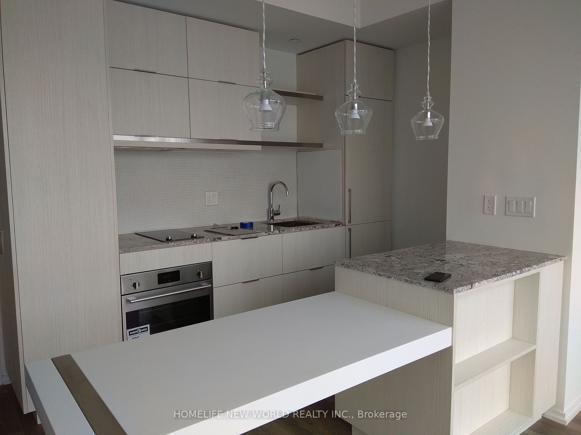 197 Yonge St, #1713
