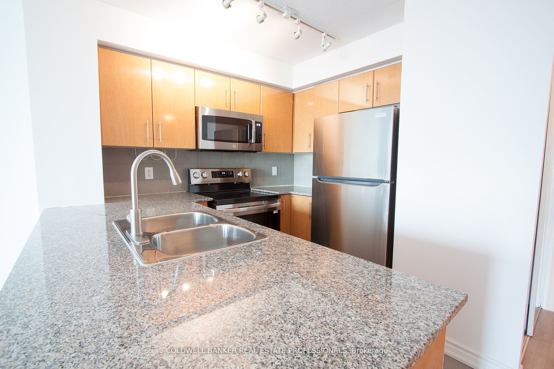 16 Yonge St, #1508