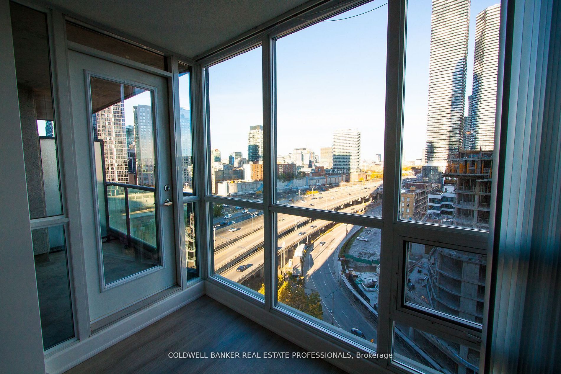 16 Yonge St, #1508
