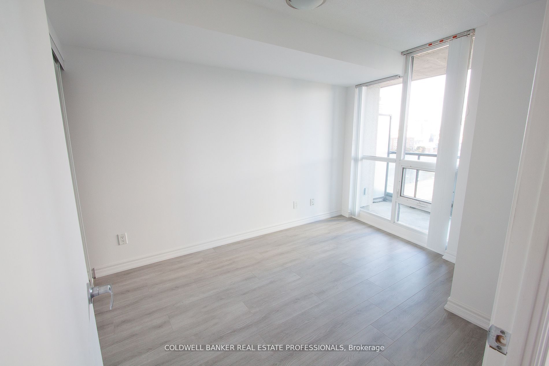 16 Yonge St, #1508