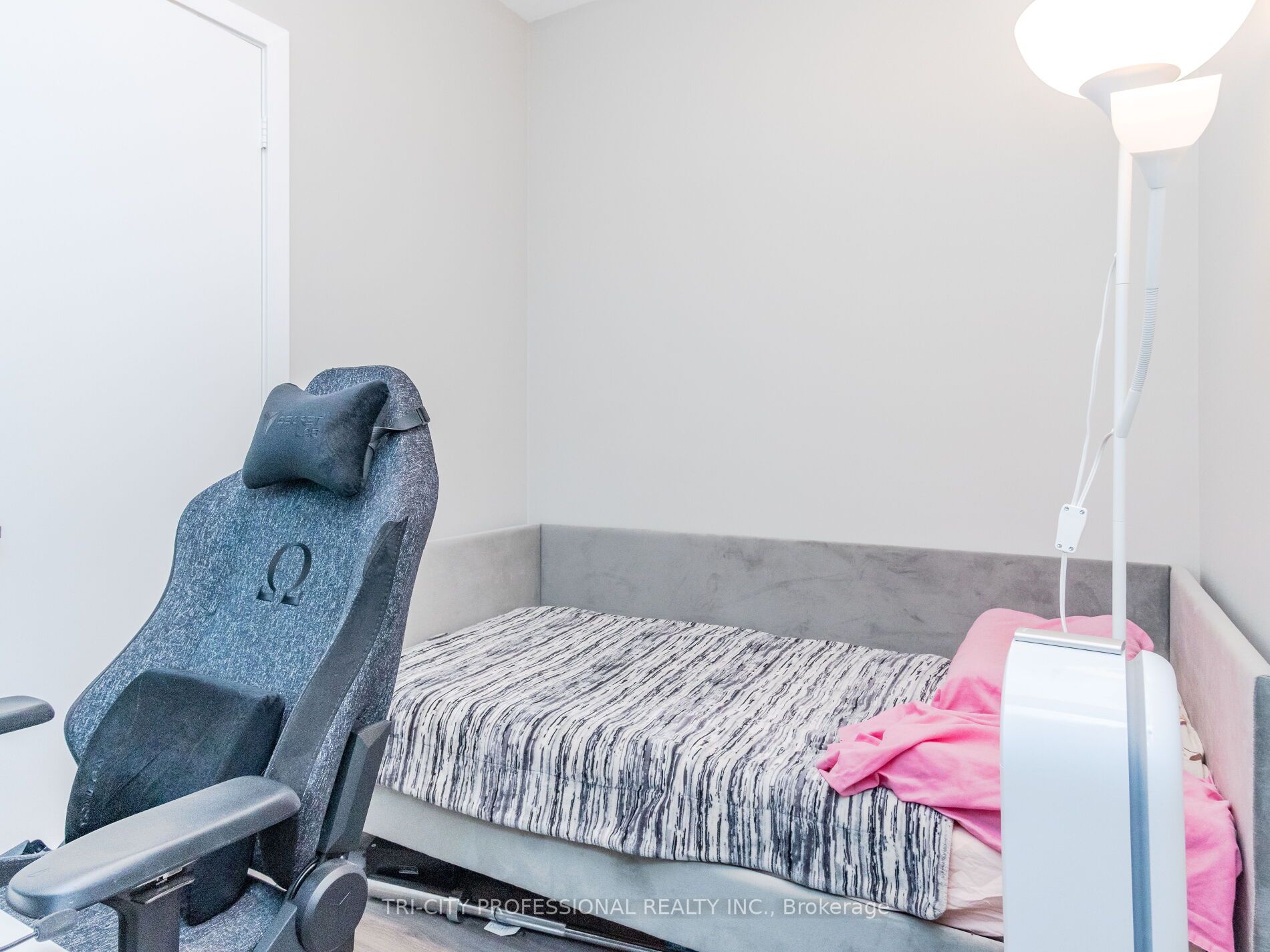 45 Charles St E, #709